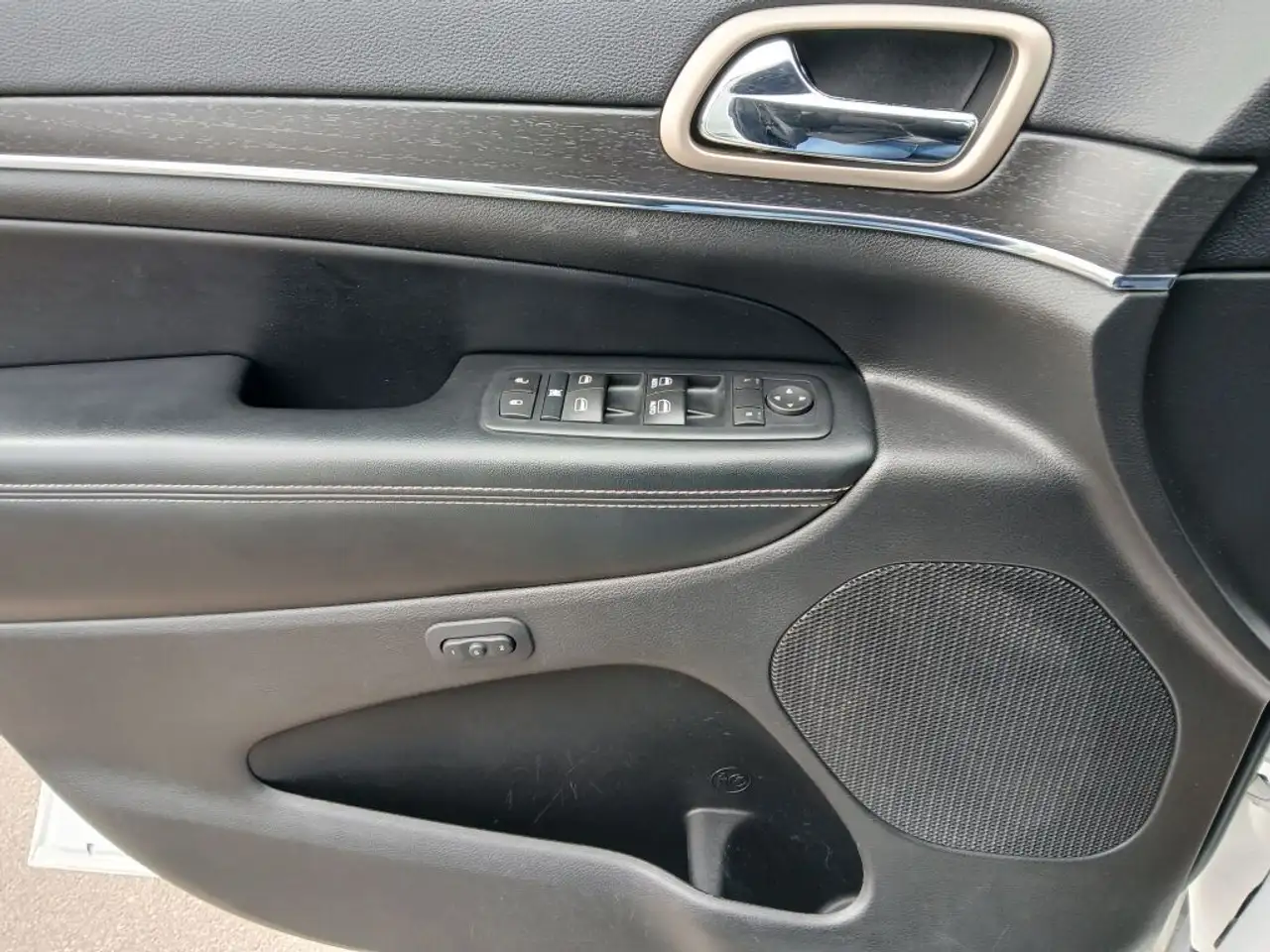 Jeep Grand Cherokee снимка Jeep Grand Cherokee
