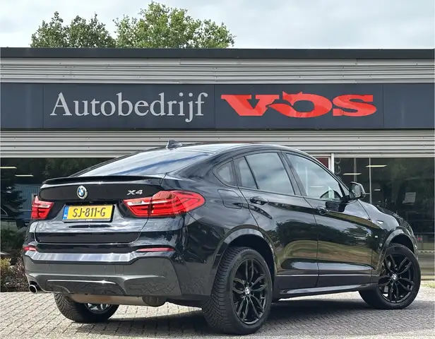 BMW X4 view 9