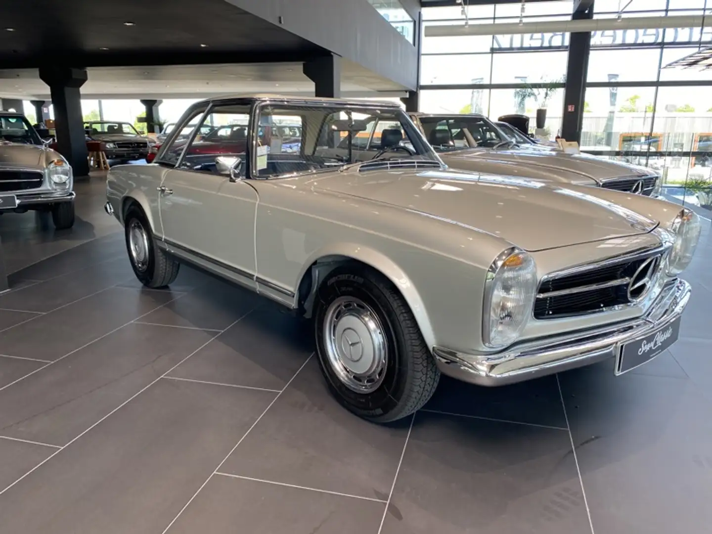 Mercedes-Benz SL 280 Pagode - 1