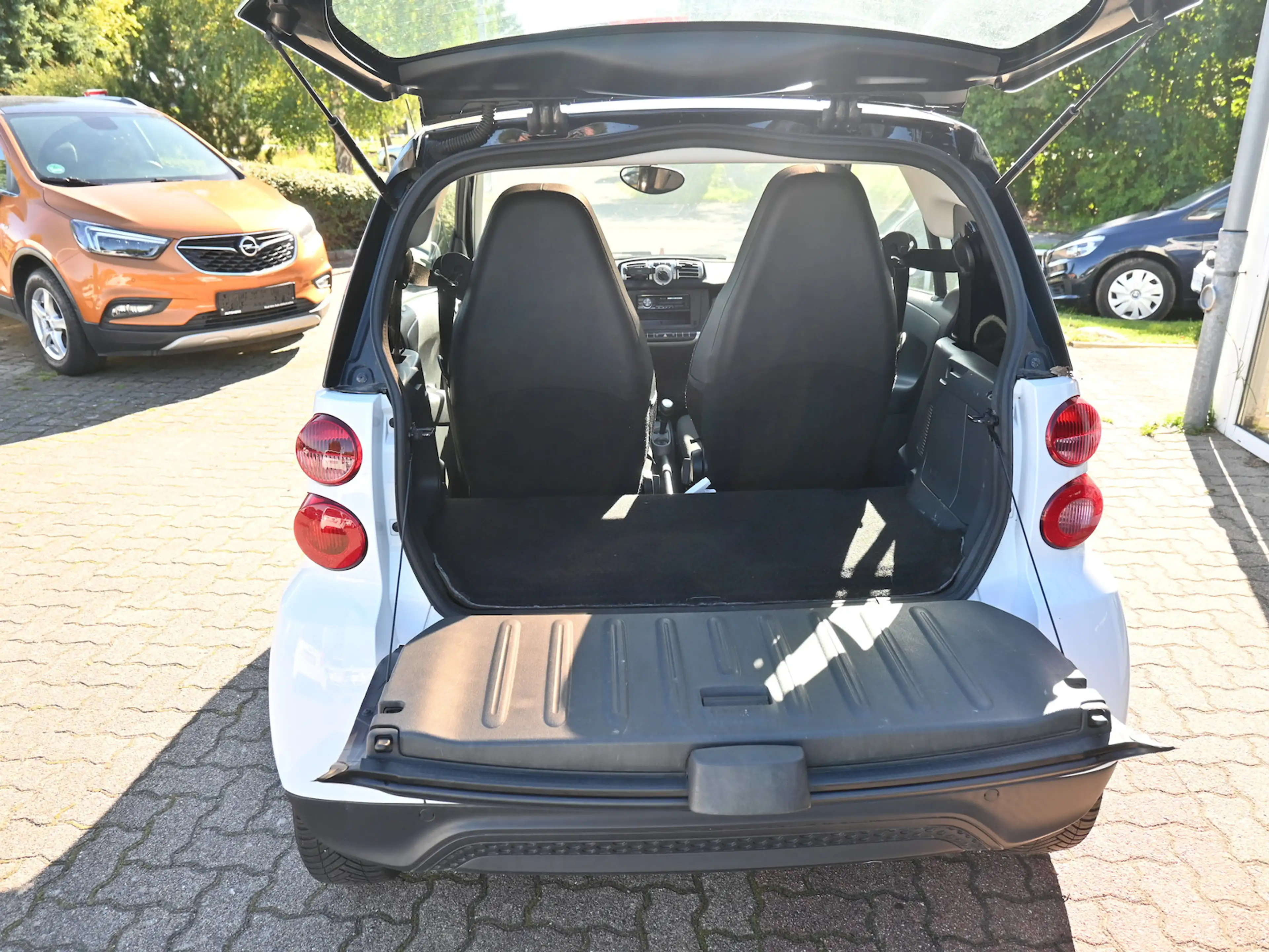 smart forTwo 1.0 coupe mhd 52 kW Servo Klimaaut Pano — photo 6