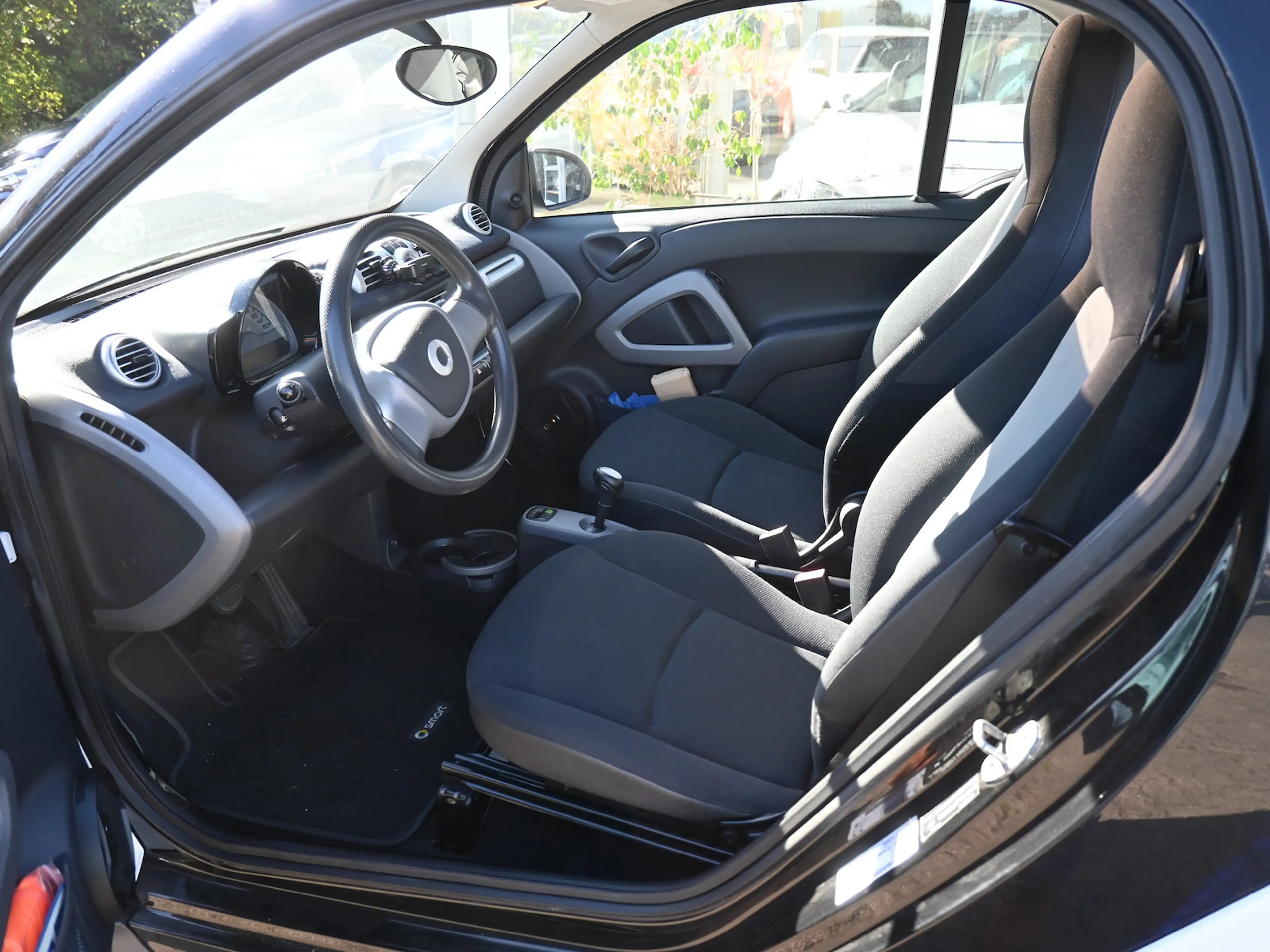 smart forTwo 1.0 coupe mhd 52 kW Servo Klimaaut Pano — photo 4