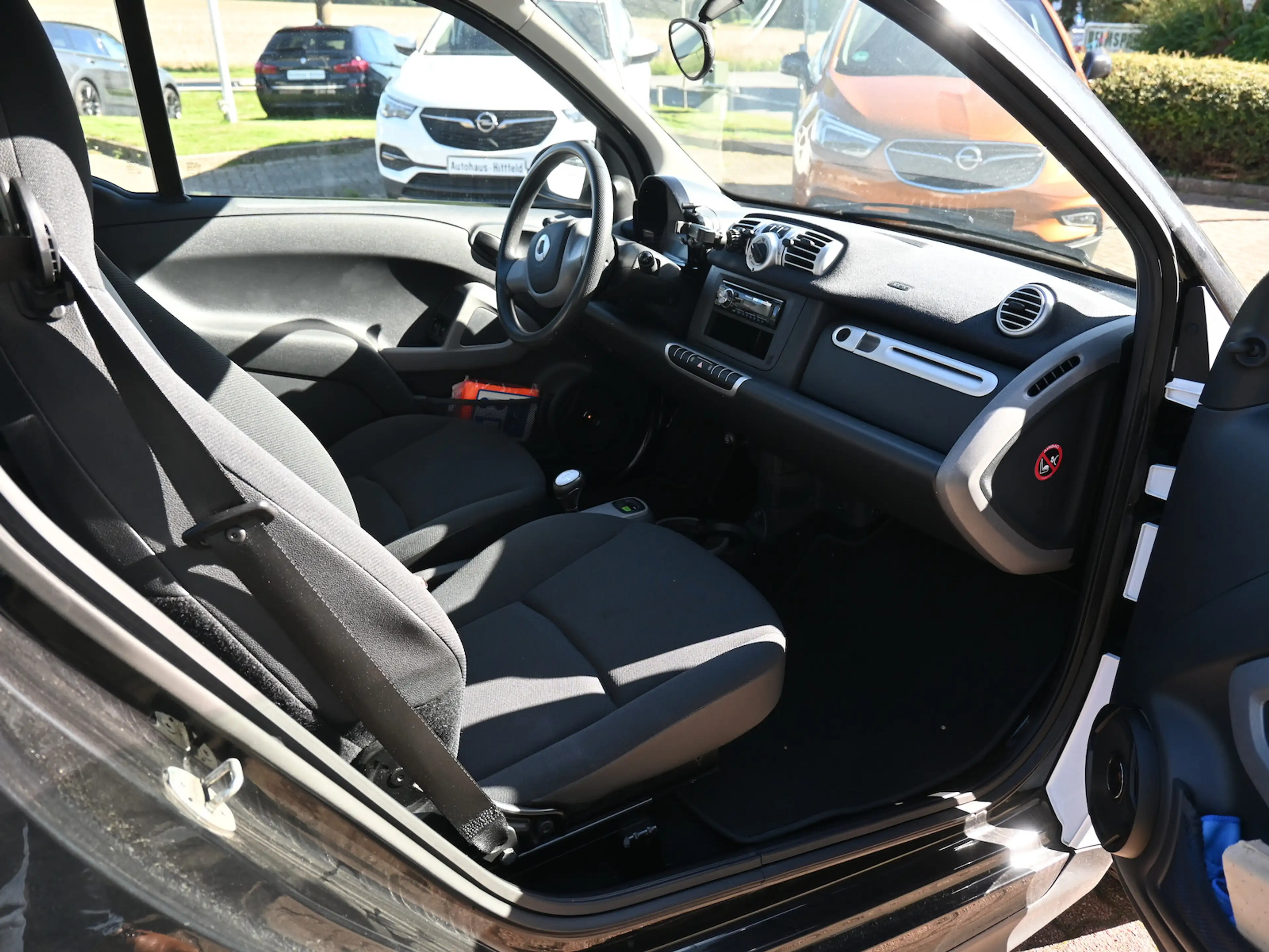 smart forTwo 1.0 coupe mhd 52 kW Servo Klimaaut Pano — photo 8