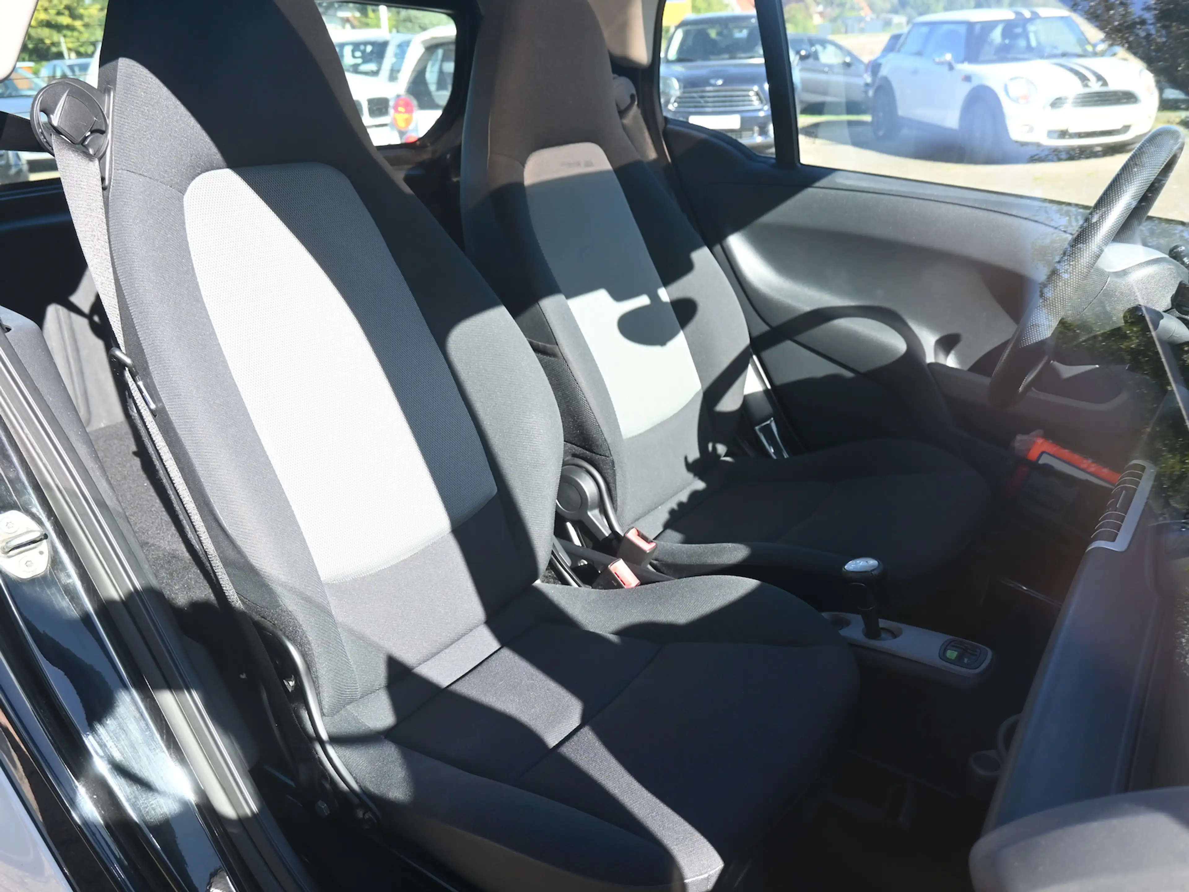smart forTwo 1.0 coupe mhd 52 kW Servo Klimaaut Pano — photo 7