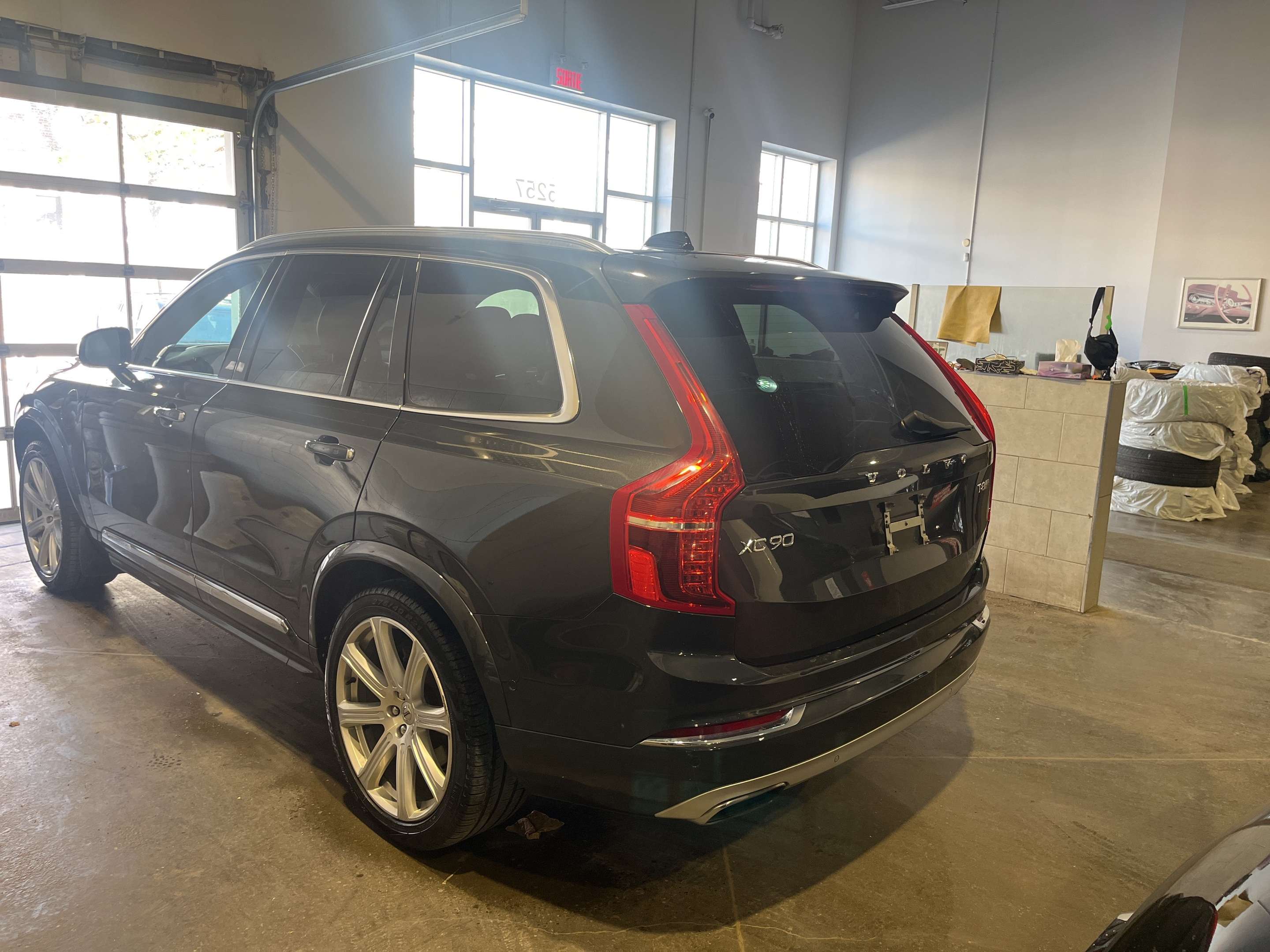 2018 Volvo XC90 Plug-in hybrid T8 alt 4