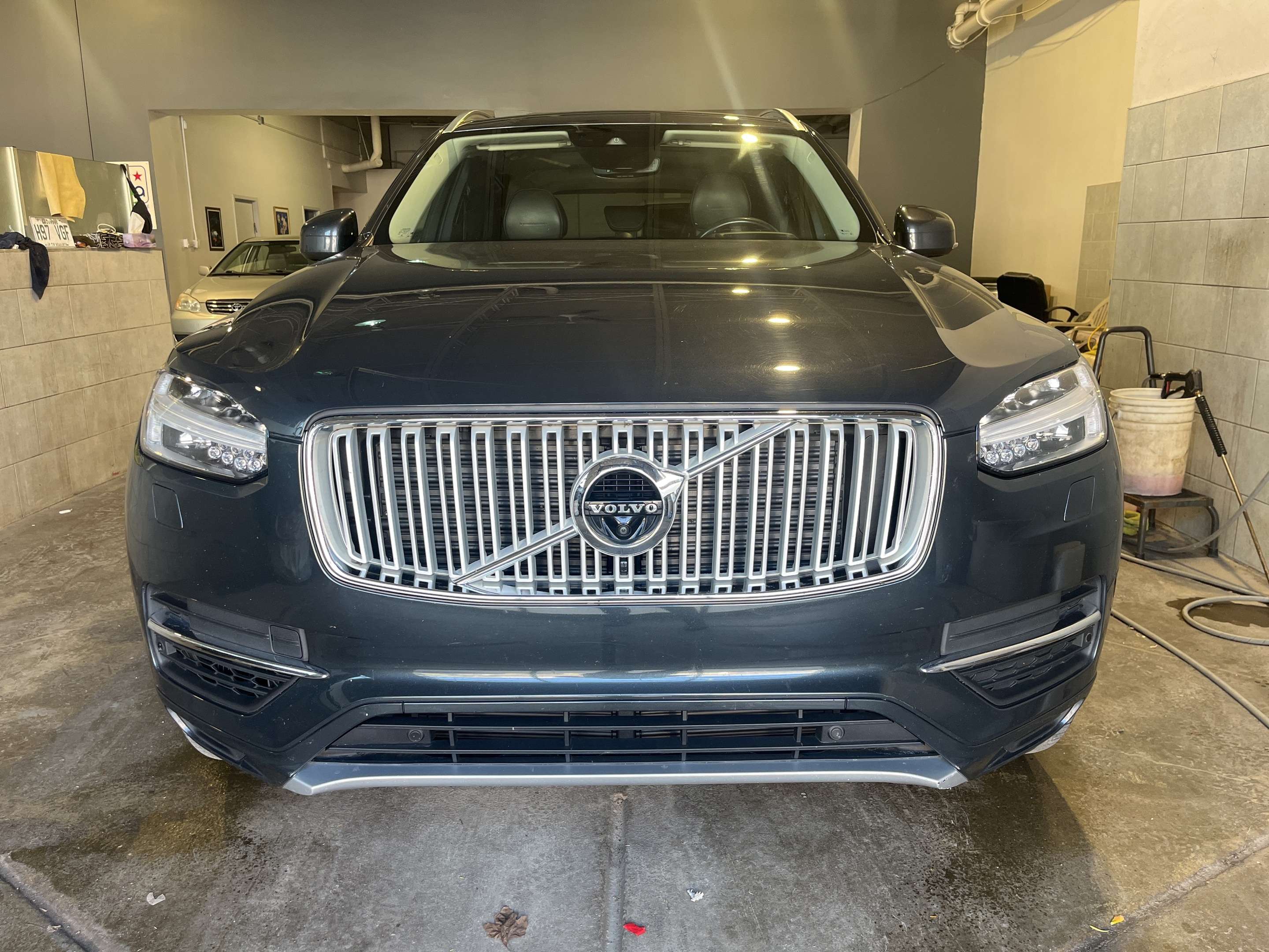 2018 Volvo XC90 Plug-in hybrid T8 alt 2