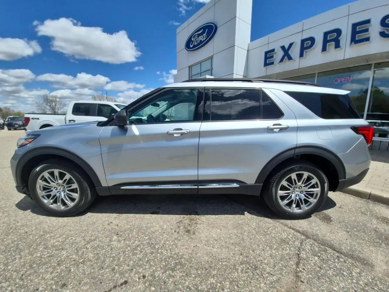 Ford Explorer снимка Ford Explorer