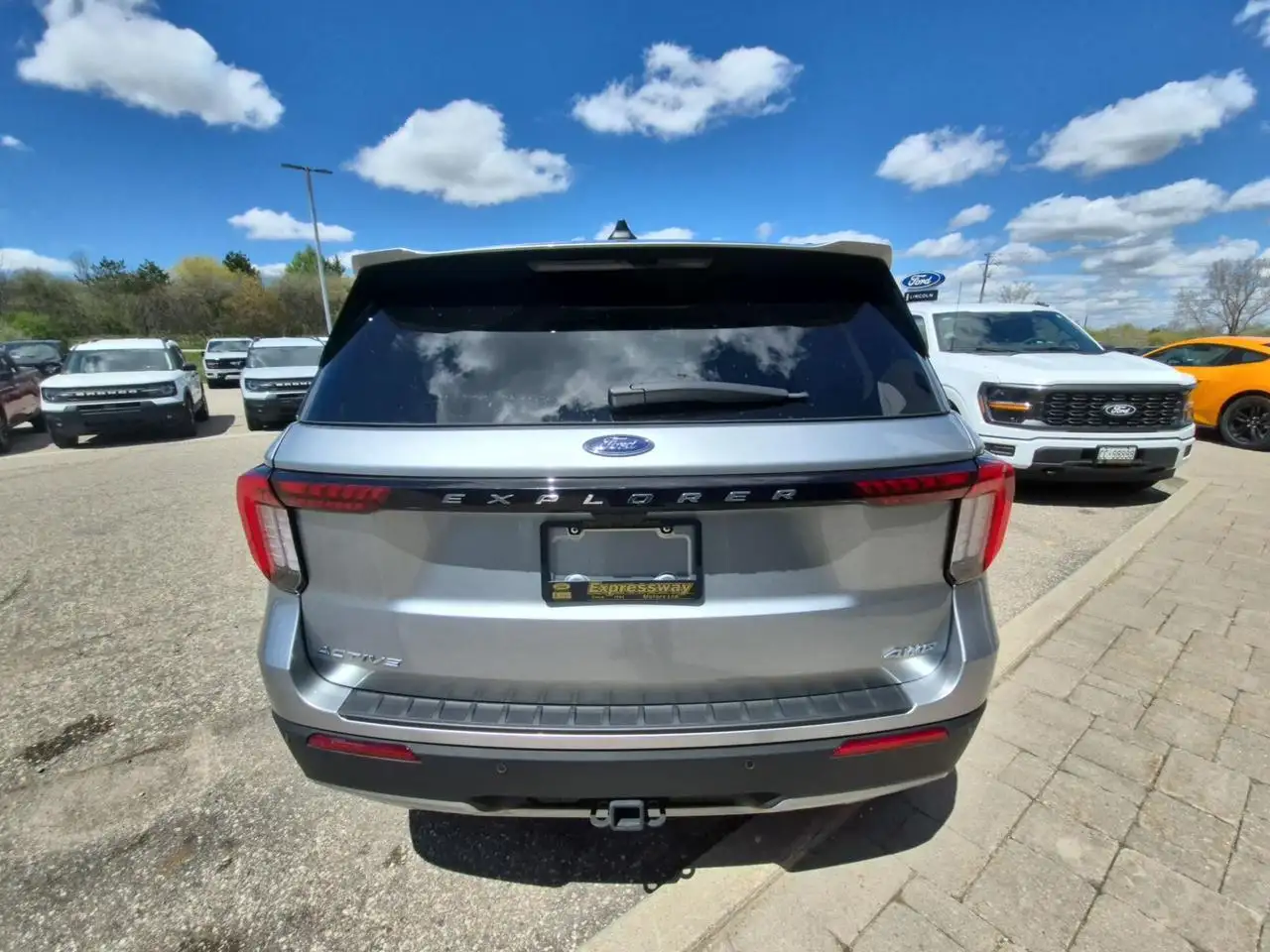 Ford Explorer снимка Ford Explorer