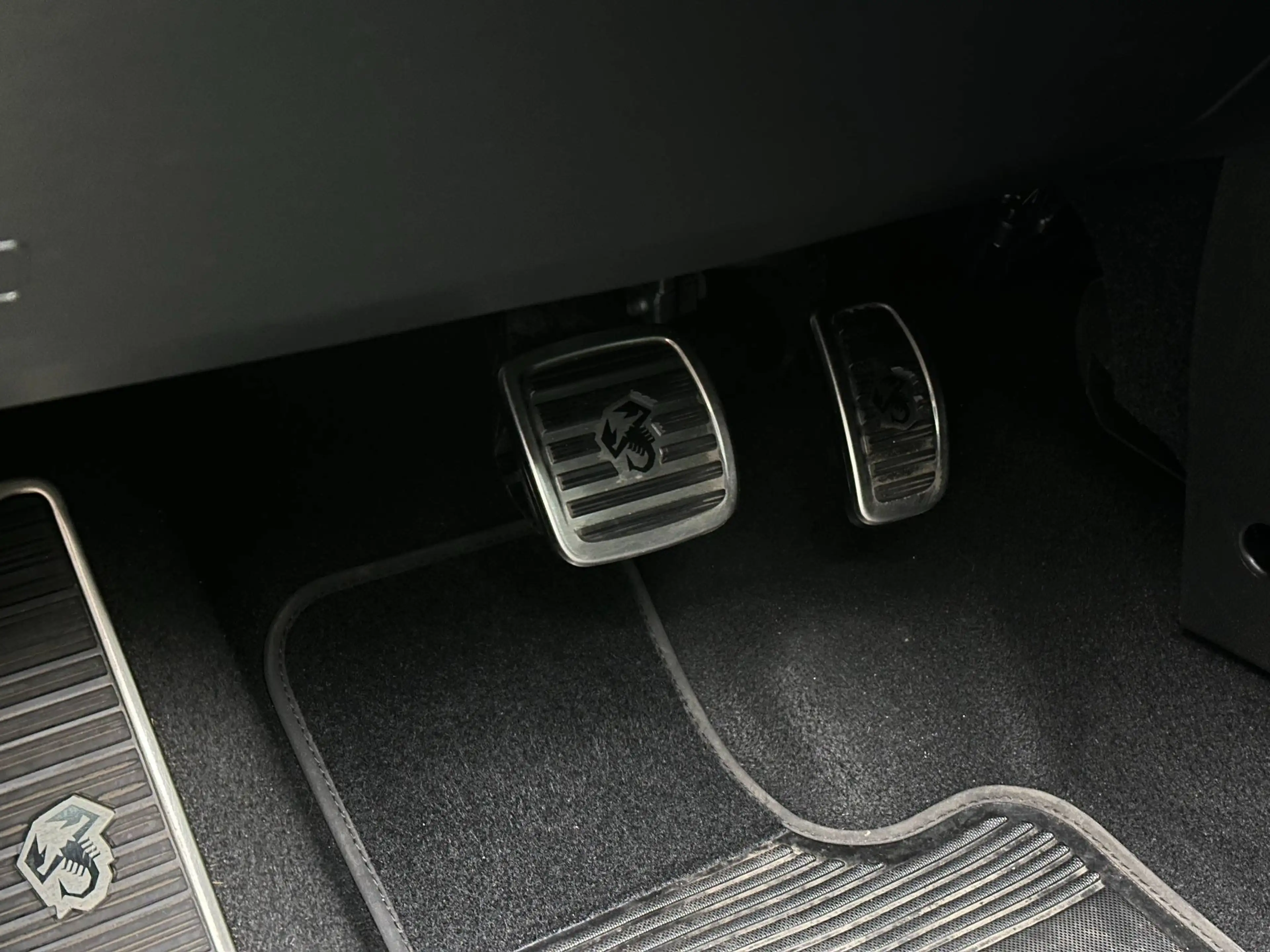 Abarth 500e Scorpionissima *18Zoll*PANORAMA*JBL*KAMERA* — photo 12