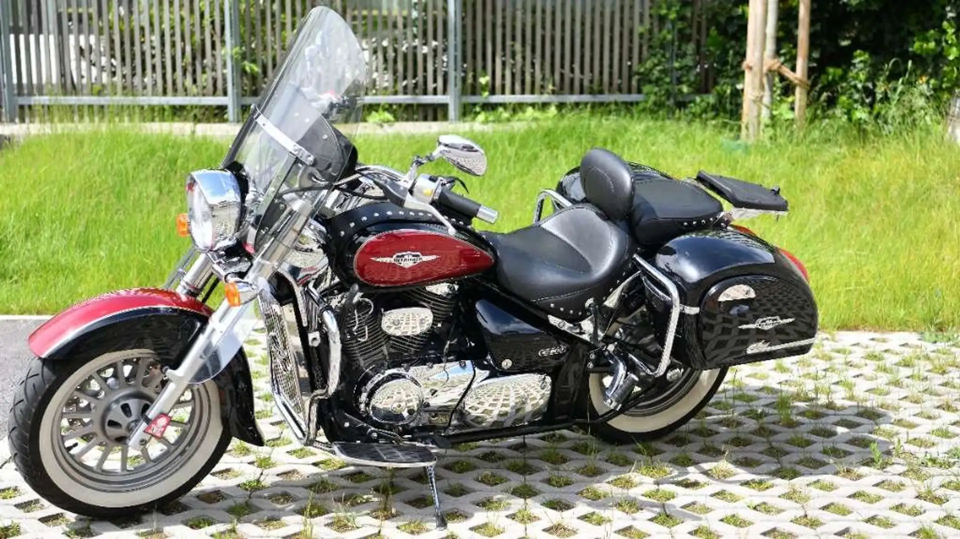 Suzuki VL 800 Noir - 2