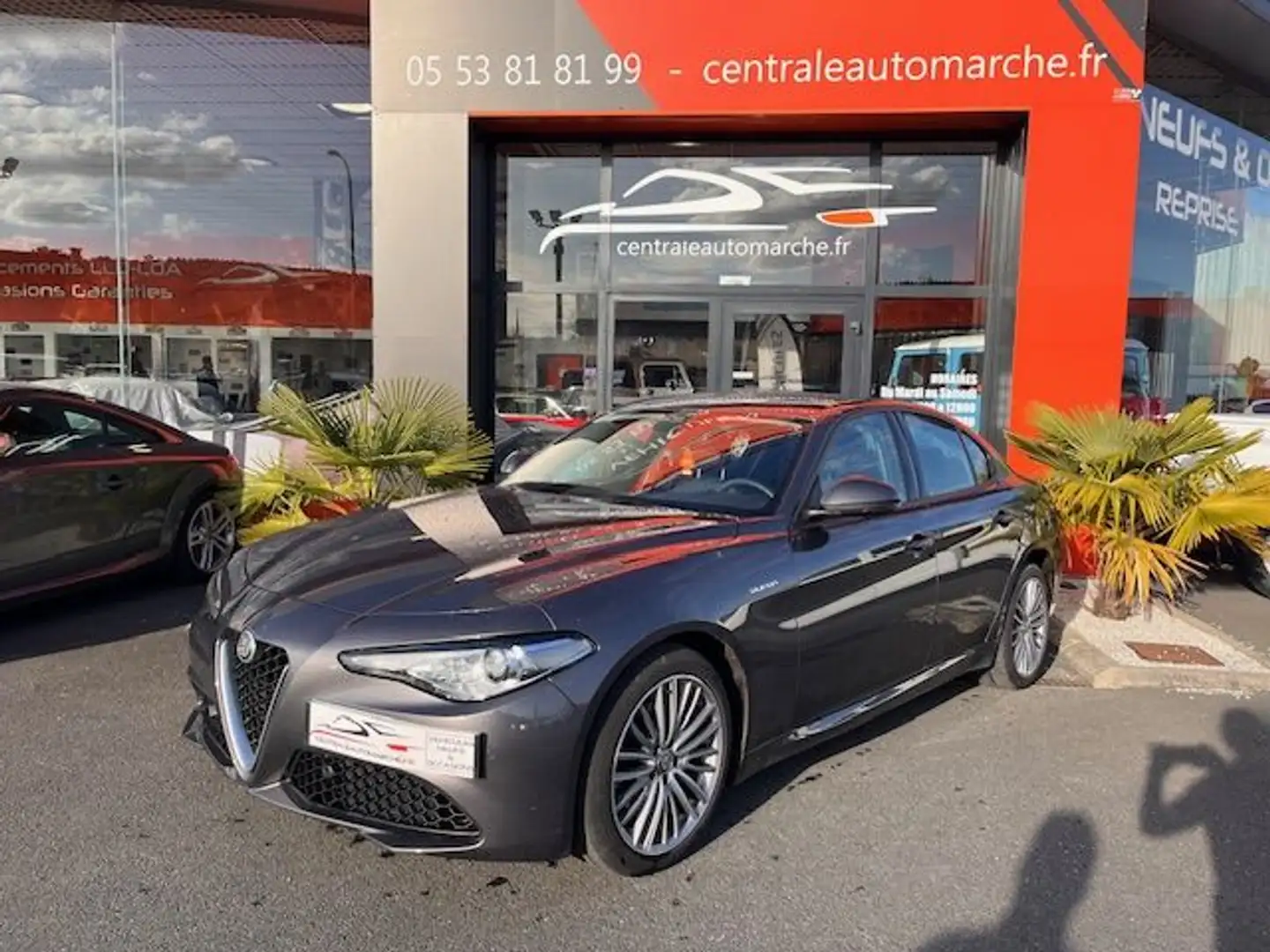 Alfa Romeo Giulia 2.0 TB 200 ch AT8 SUPER Grau - 1