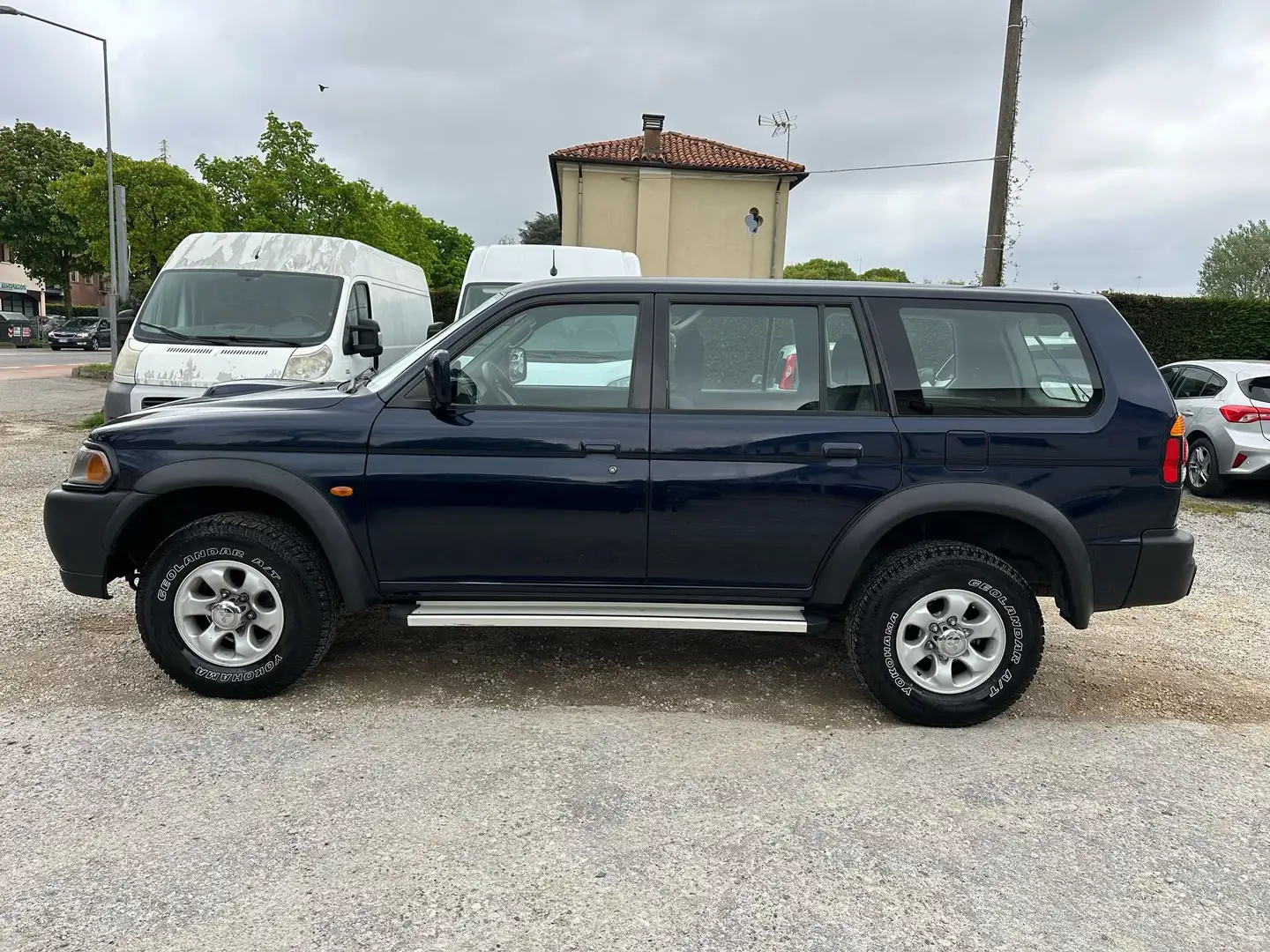 Mitsubishi Pajero Sport 4x4 + traino Pajero Sport Wagon 2.5 tdi GLS 115cv Azul - 2