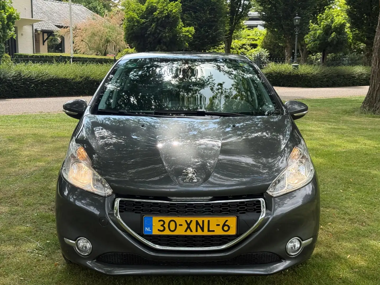 Peugeot 208 1.4 VTi Envy CARPLAY PDC Grijs - 2