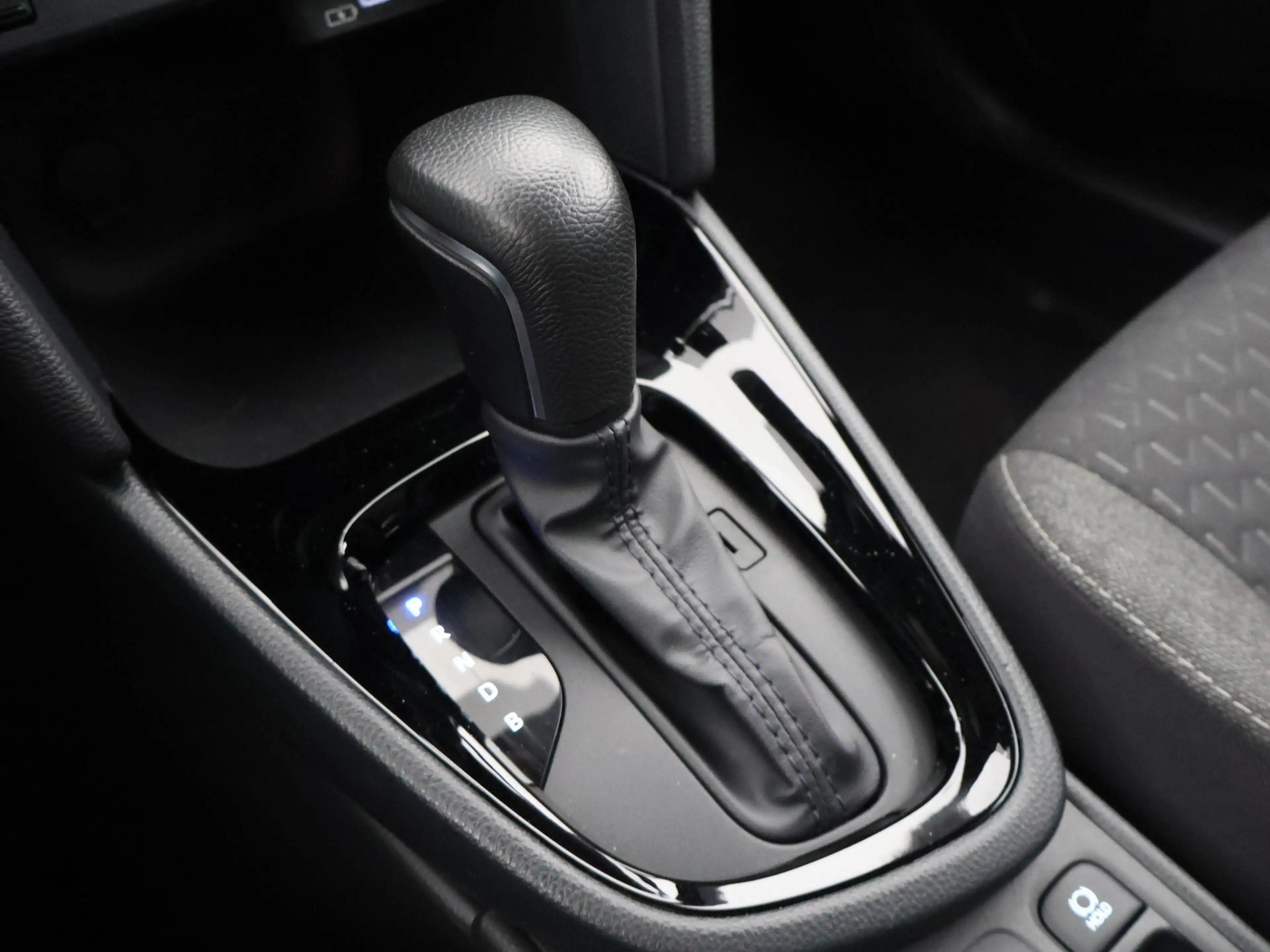 Toyota Yaris Cross 1.5 Hybrid 115 Dynamic Luxury Bi-Tone | Stuur- & S — photo 10