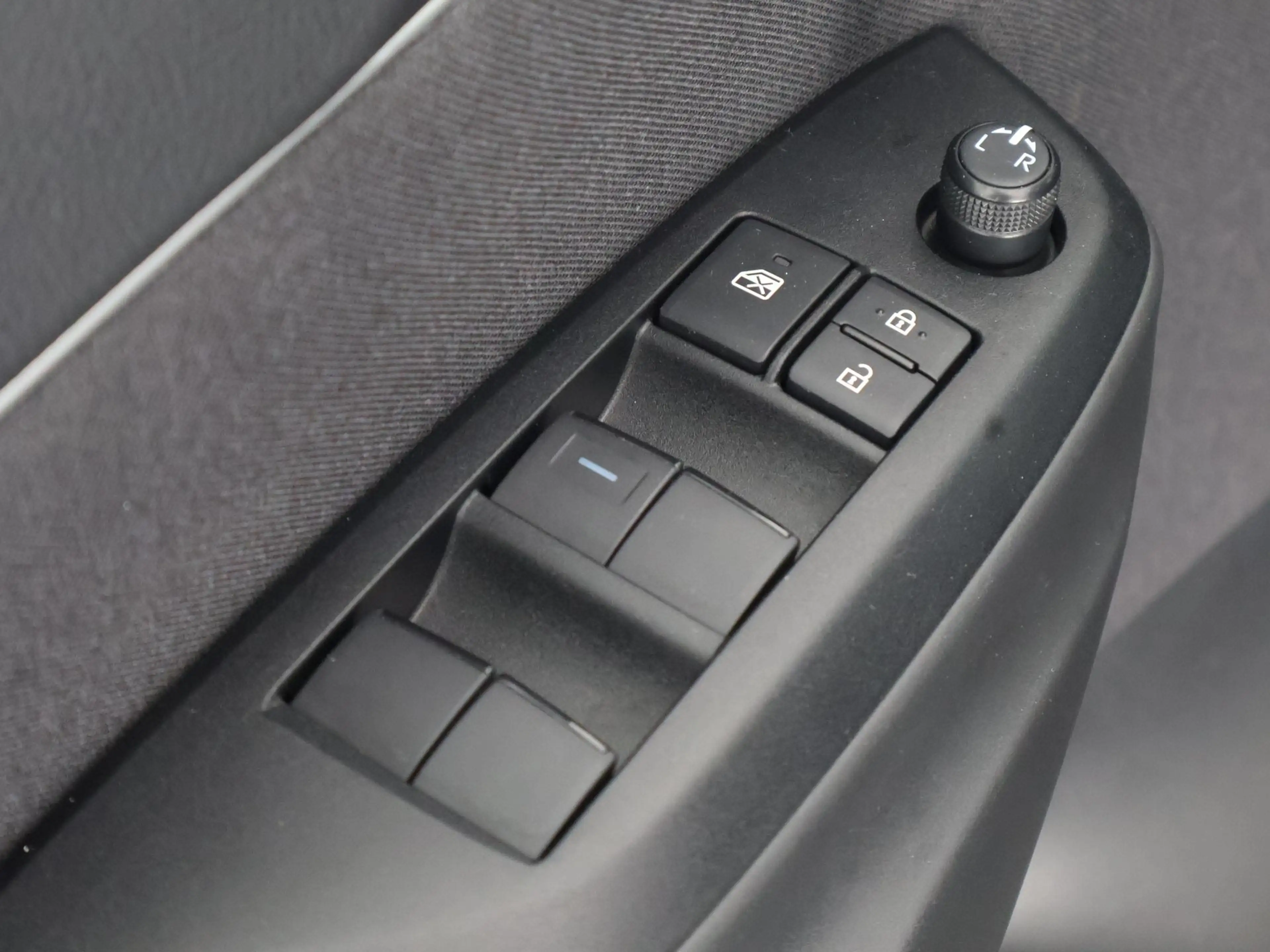 Toyota Yaris Cross 1.5 Hybrid 115 Dynamic Luxury Bi-Tone | Stuur- & S — photo 17