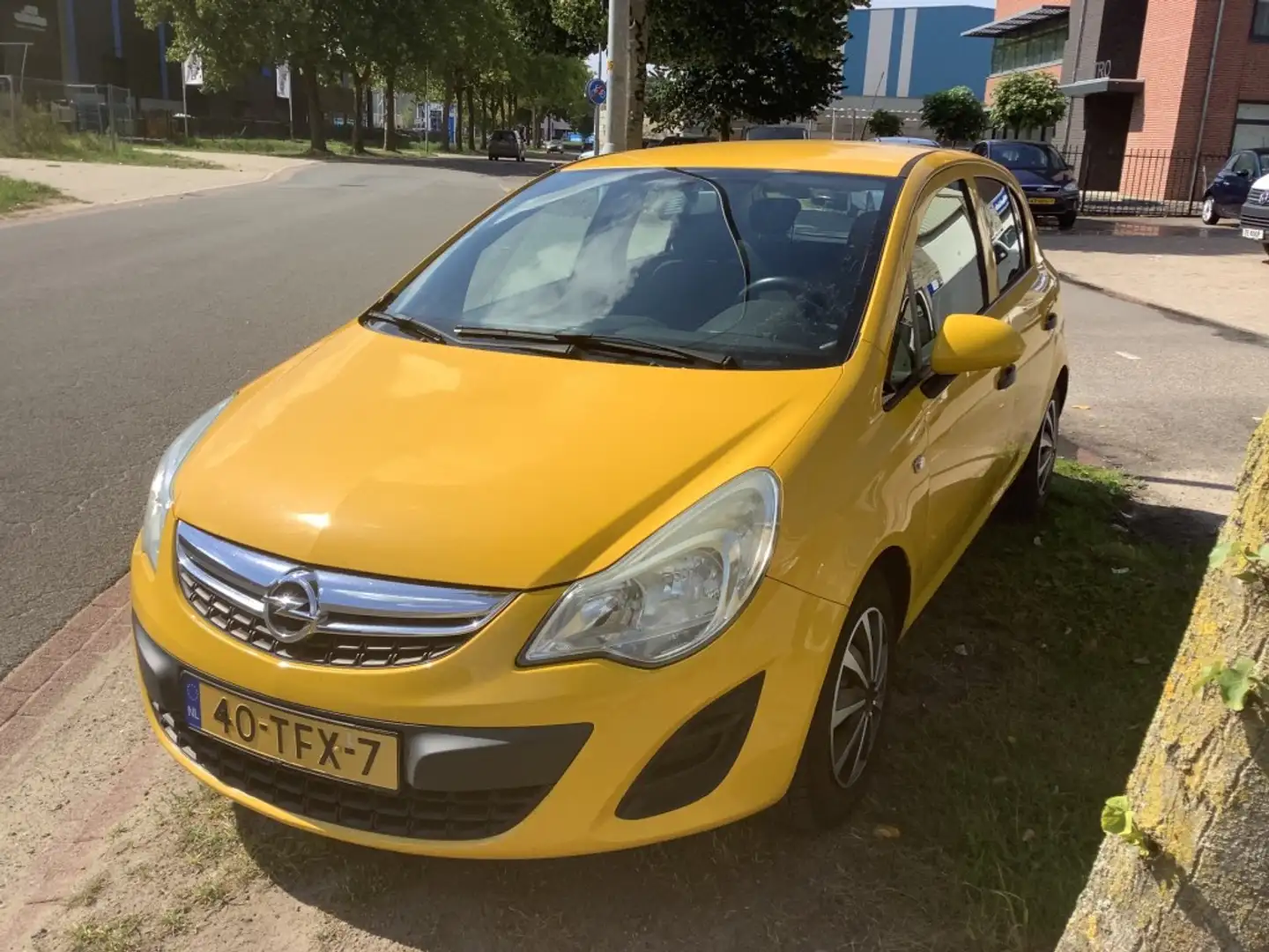 Opel Corsa 1.3 CDTI ECOF.S SEL. Geel - 1