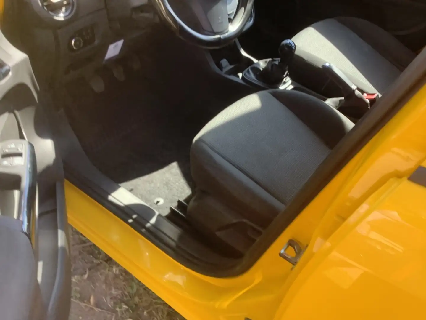 Opel Corsa 1.3 CDTI ECOF.S SEL. Geel - 2