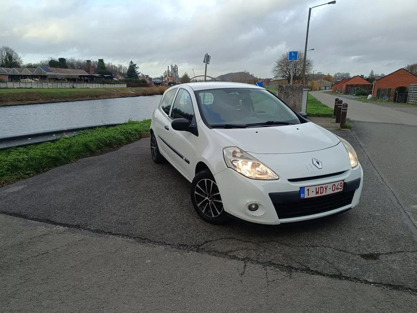 Renault Clio IV dCi 90 Energy eco2 Dynamique 90g - 1