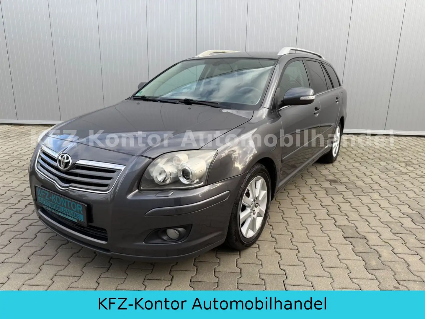 Toyota Avensis Kombi 2.0 D-4D Executive Grau - 1