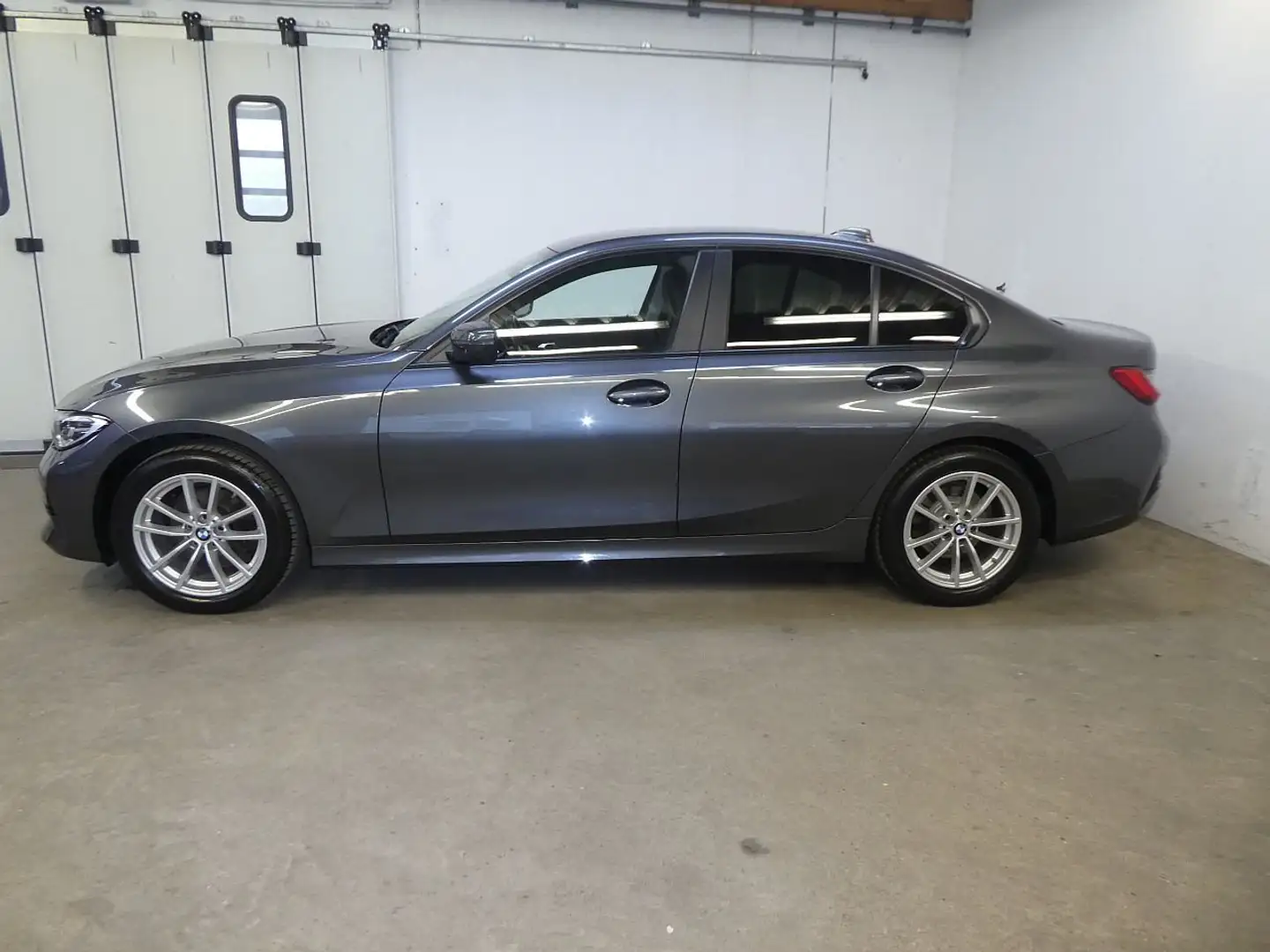 BMW 320 320 d xDrive Advantage Grau - 2