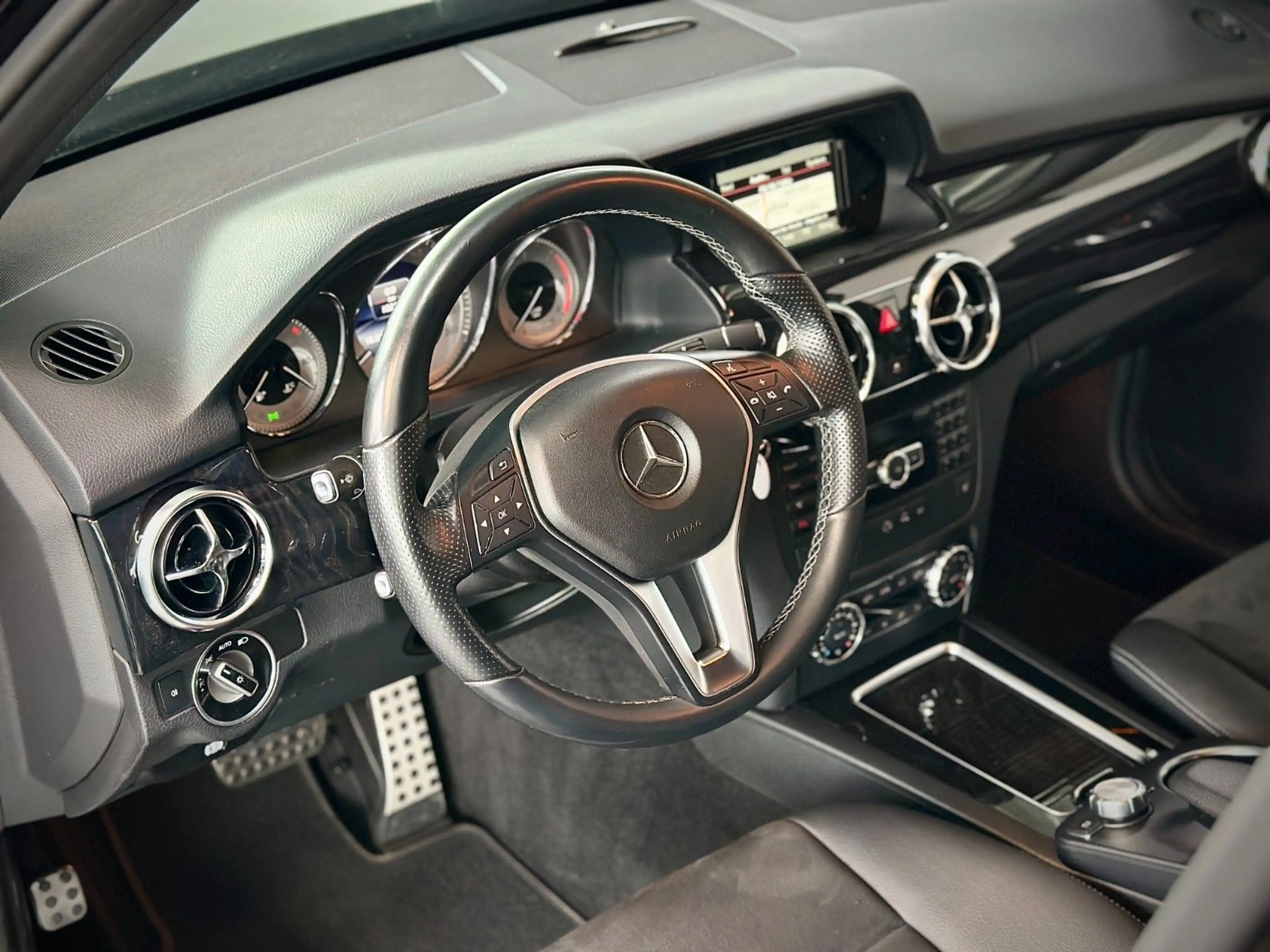 Mercedes-Benz GLK 220 4Matic *AMG-Line*AHK*IHC*Esche-Edelholz* — photo 5