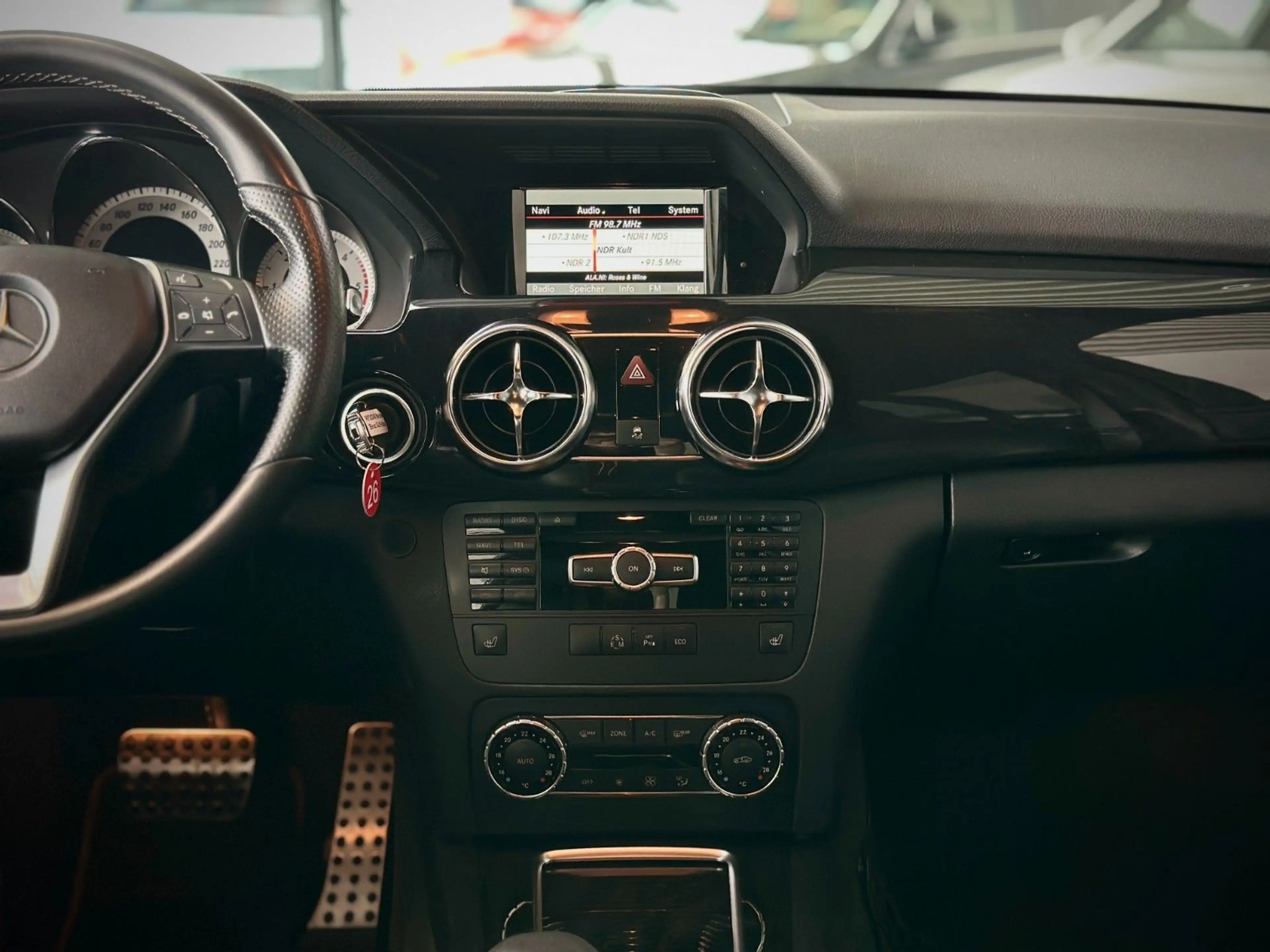 Mercedes-Benz GLK 220 4Matic *AMG-Line*AHK*IHC*Esche-Edelholz* — photo 14