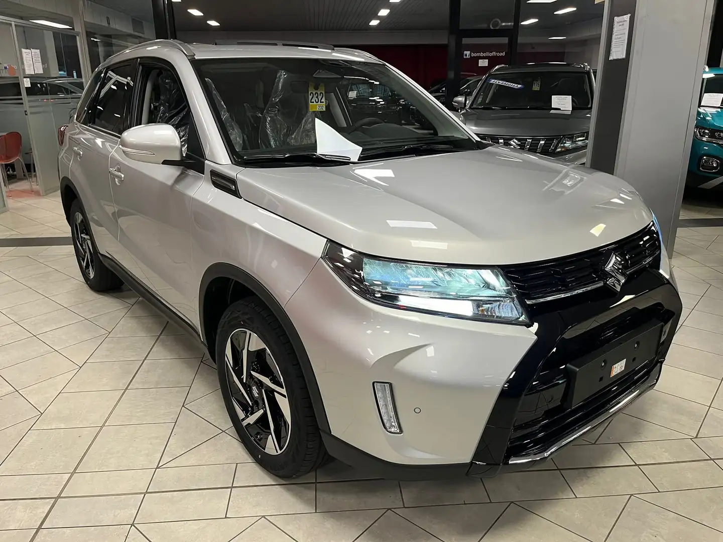 Suzuki Vitara 1.4 HYB TOP 2025 4X4  ULTIMISSIMA SCONTO 6000€ Stříbrná - 1