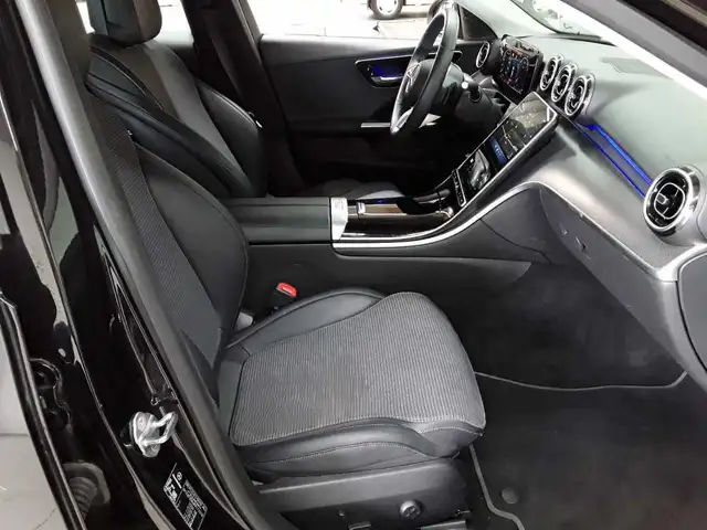 Mercedes-Benz C-Class view 8