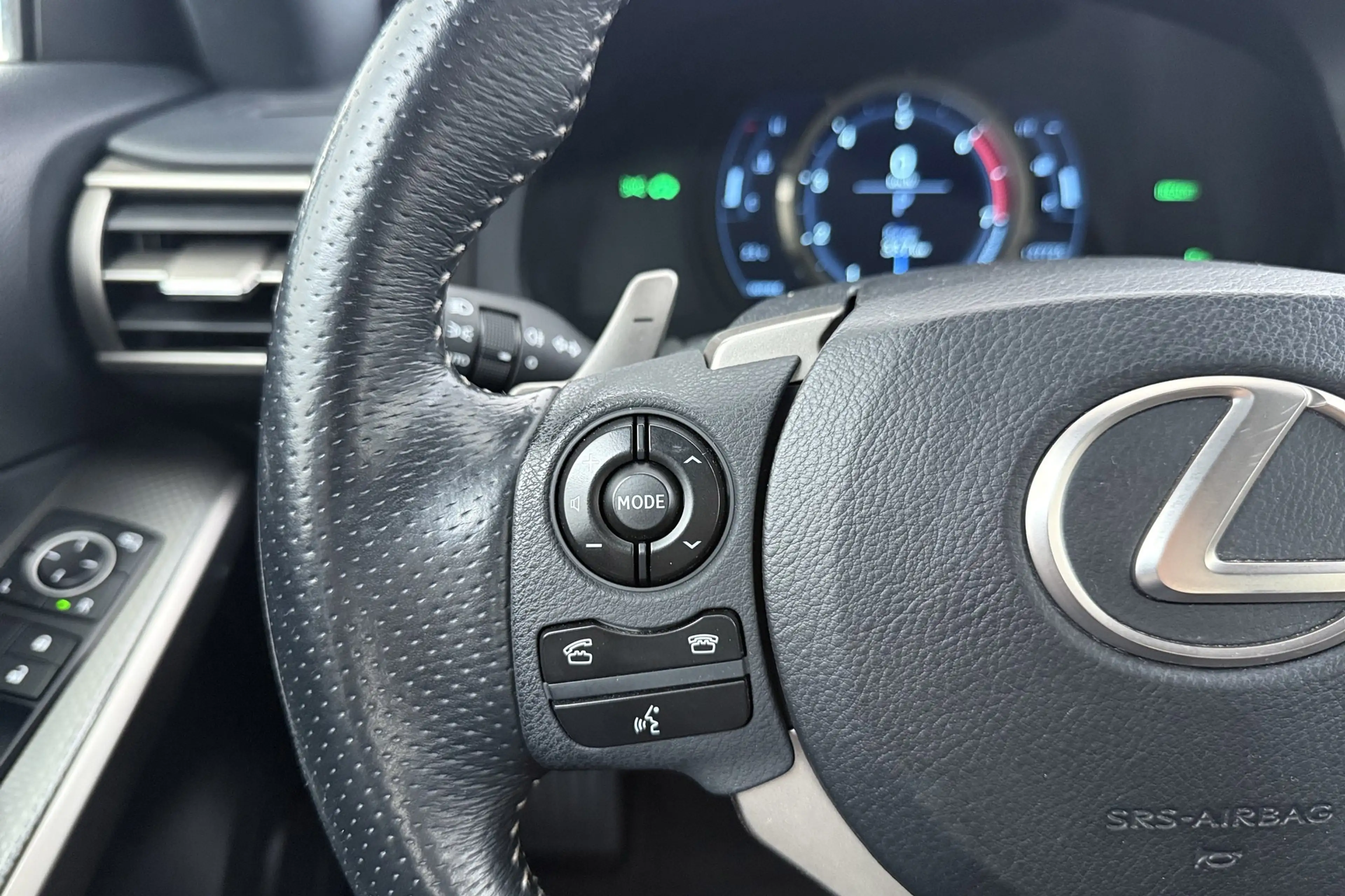 Lexus IS 300 300h F Sport Line | Trekhaak | Elek stoelverstelli — photo 31