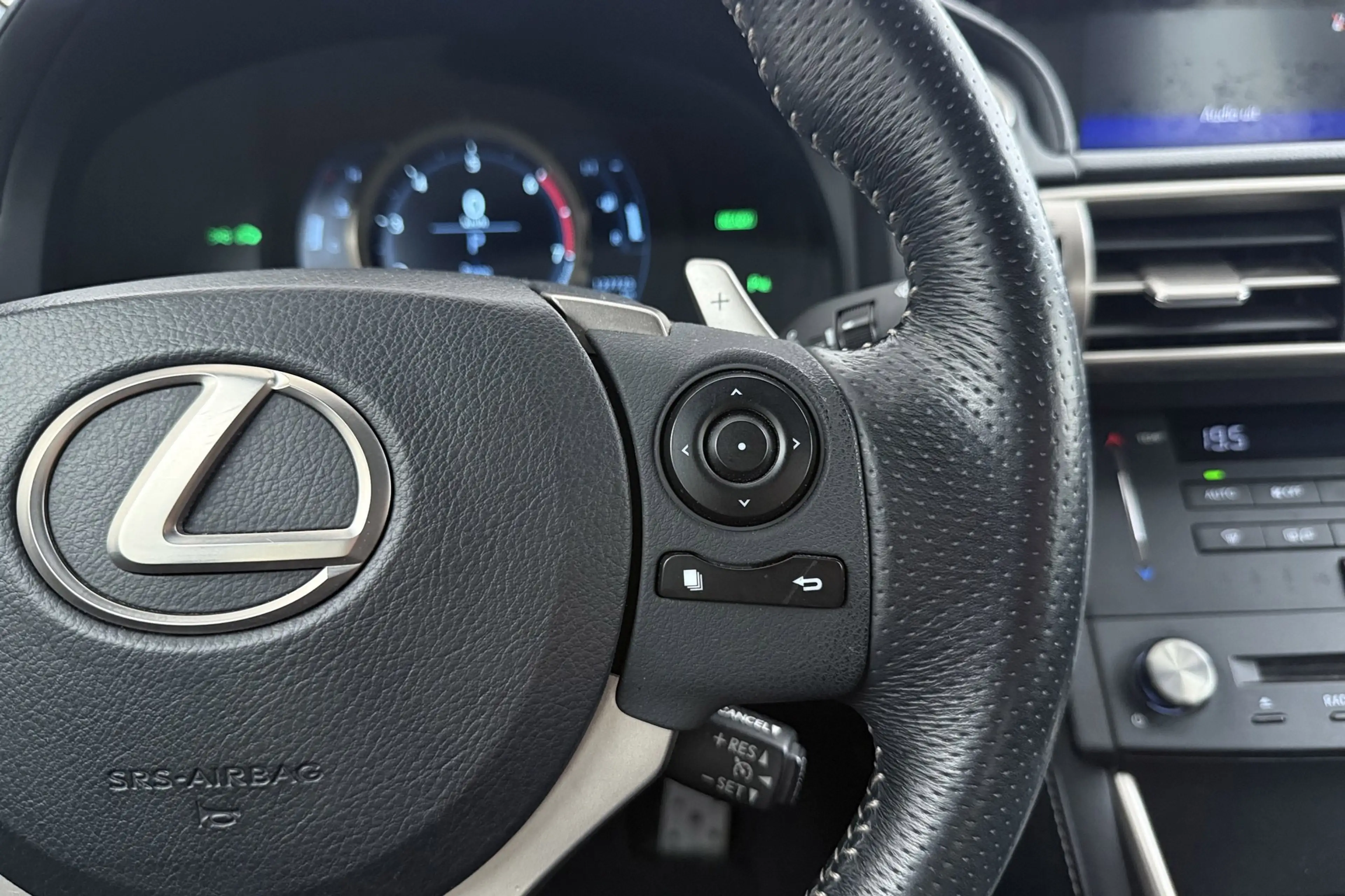 Lexus IS 300 300h F Sport Line | Trekhaak | Elek stoelverstelli — photo 32