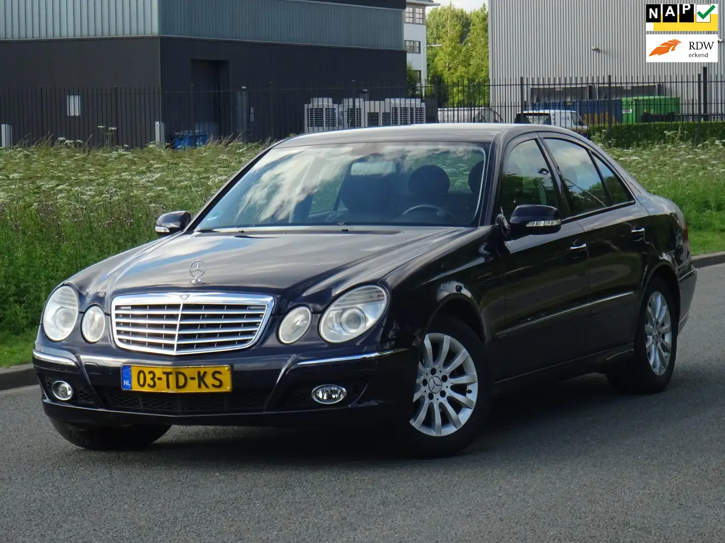 Mercedes-Benz E 200 CDI Elegance AUT NAP/NAVI/PDC/APK Blauw - 1