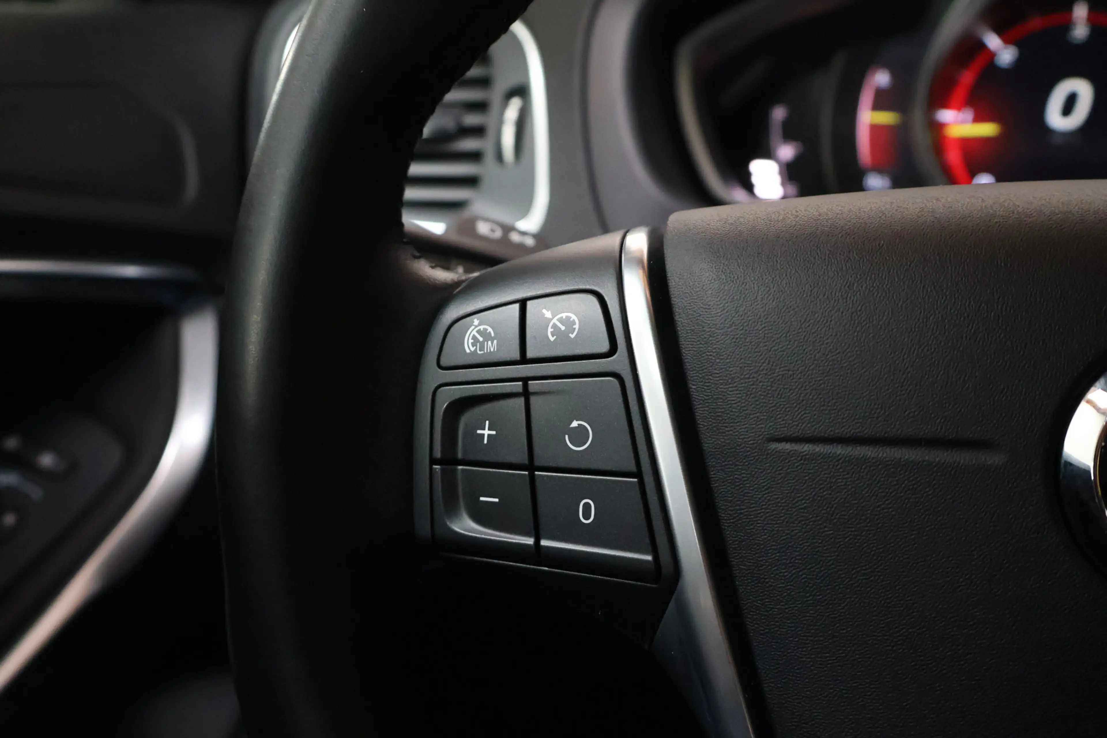 Volvo V40 2.0 D2 Kinetic | Cruisecontrole | Trekhaak | Stoel — photo 22