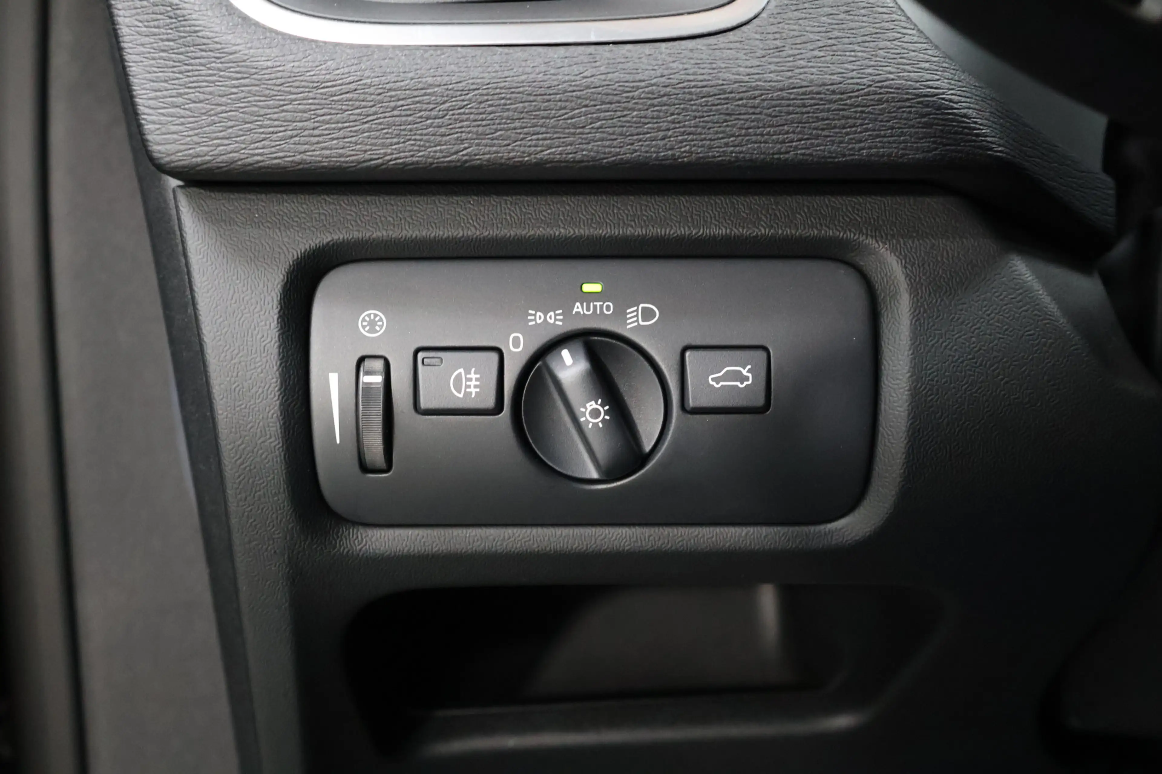 Volvo V40 2.0 D2 Kinetic | Cruisecontrole | Trekhaak | Stoel — photo 23