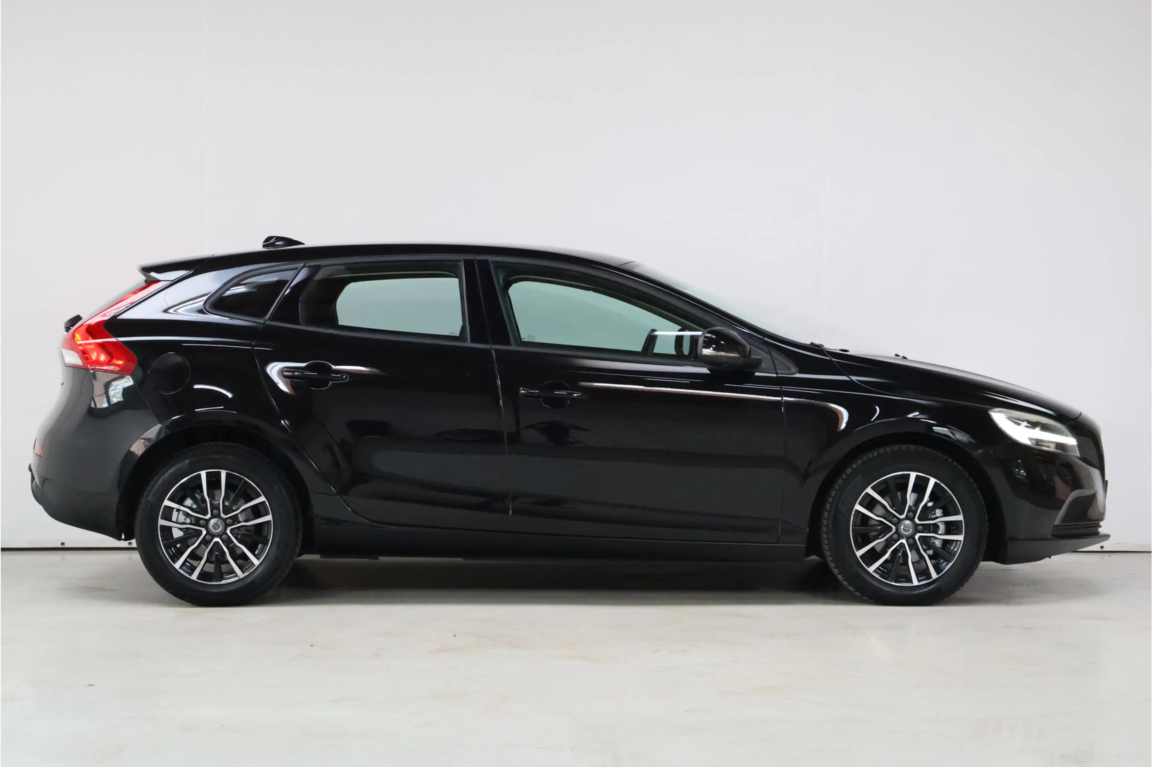 Volvo V40 2.0 D2 Kinetic | Cruisecontrole | Trekhaak | Stoel — photo 13