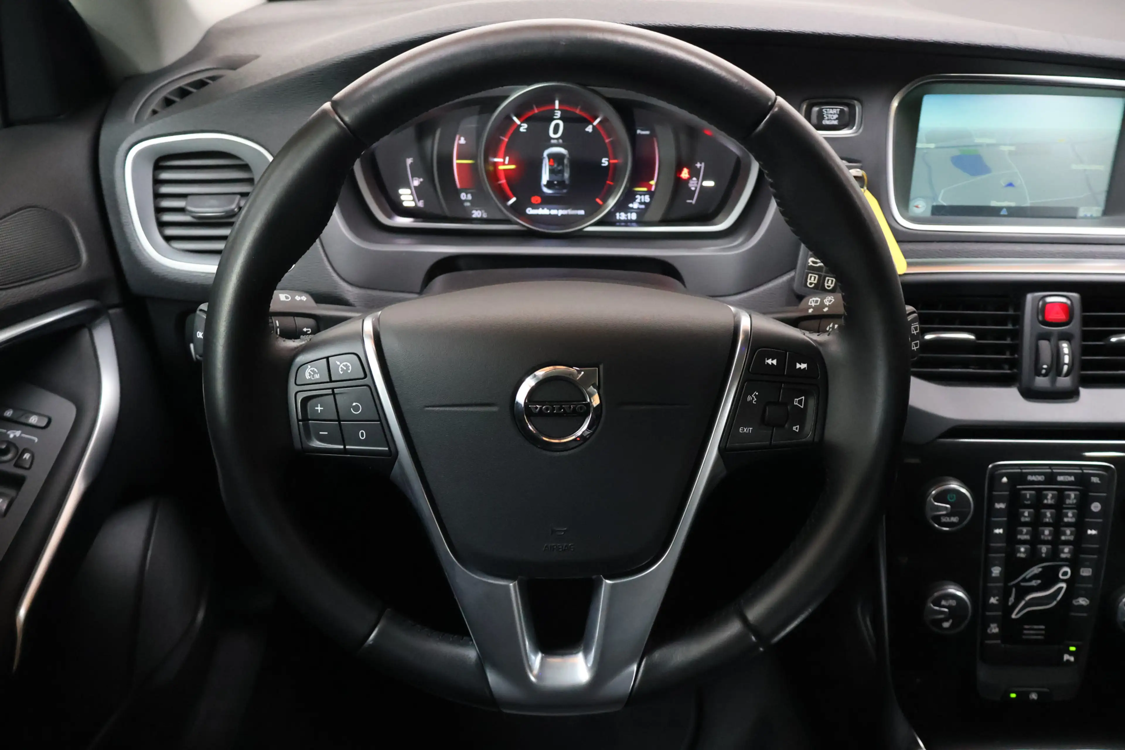 Volvo V40 2.0 D2 Kinetic | Cruisecontrole | Trekhaak | Stoel — photo 17