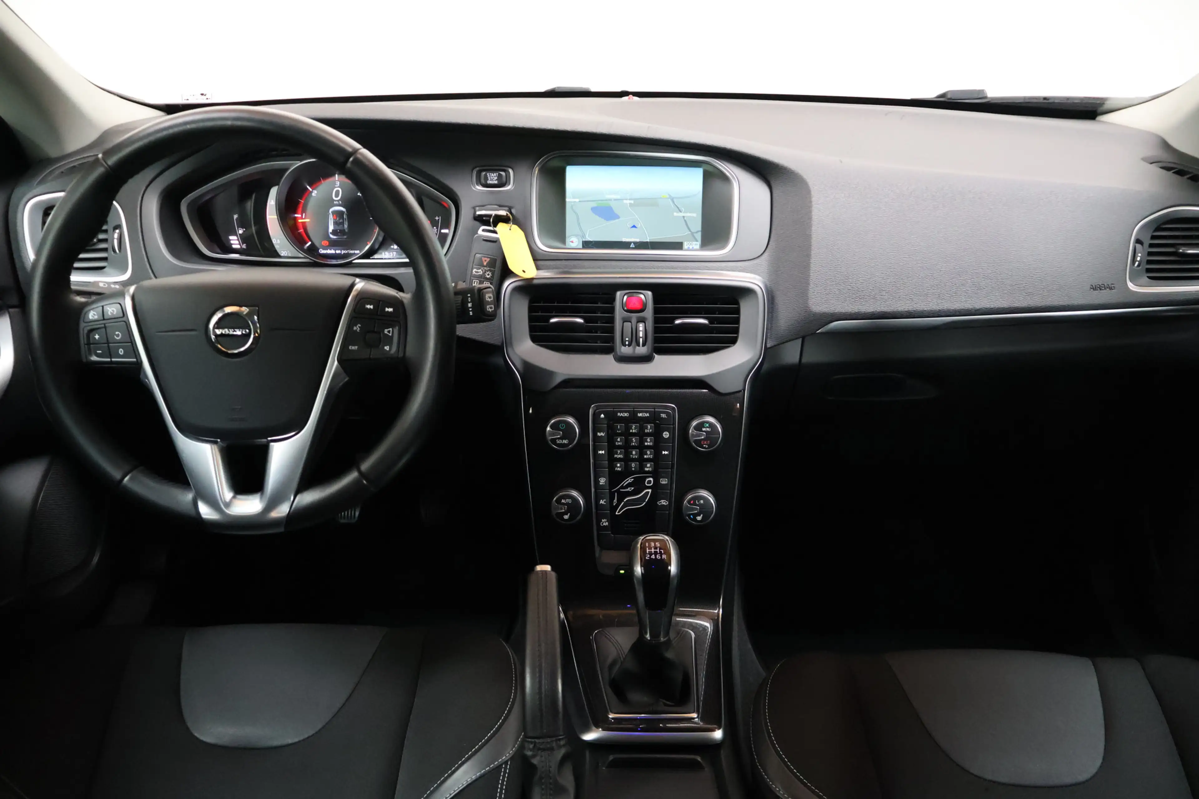 Volvo V40 2.0 D2 Kinetic | Cruisecontrole | Trekhaak | Stoel — photo 9