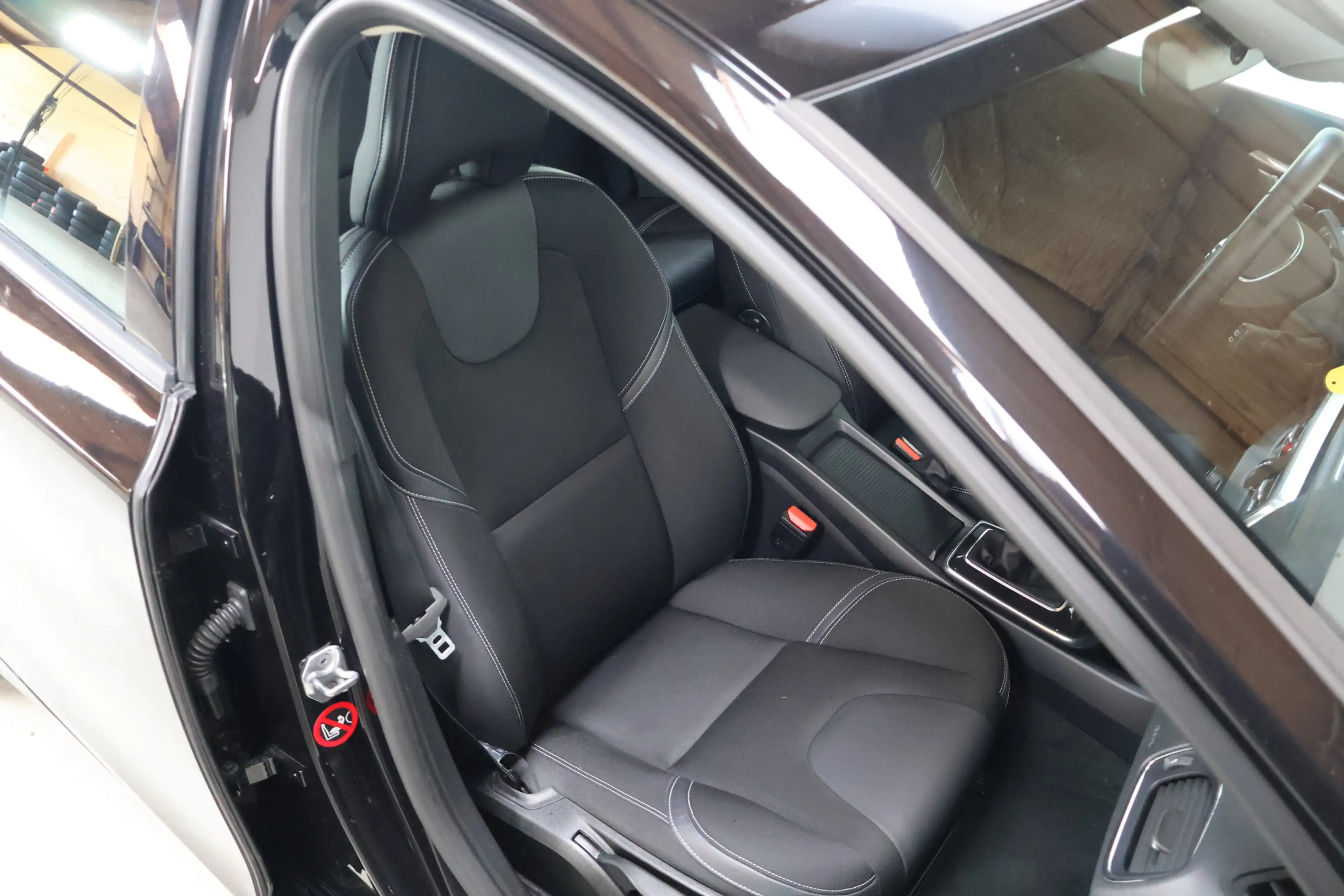 Volvo V40 2.0 D2 Kinetic | Cruisecontrole | Trekhaak | Stoel — photo 15