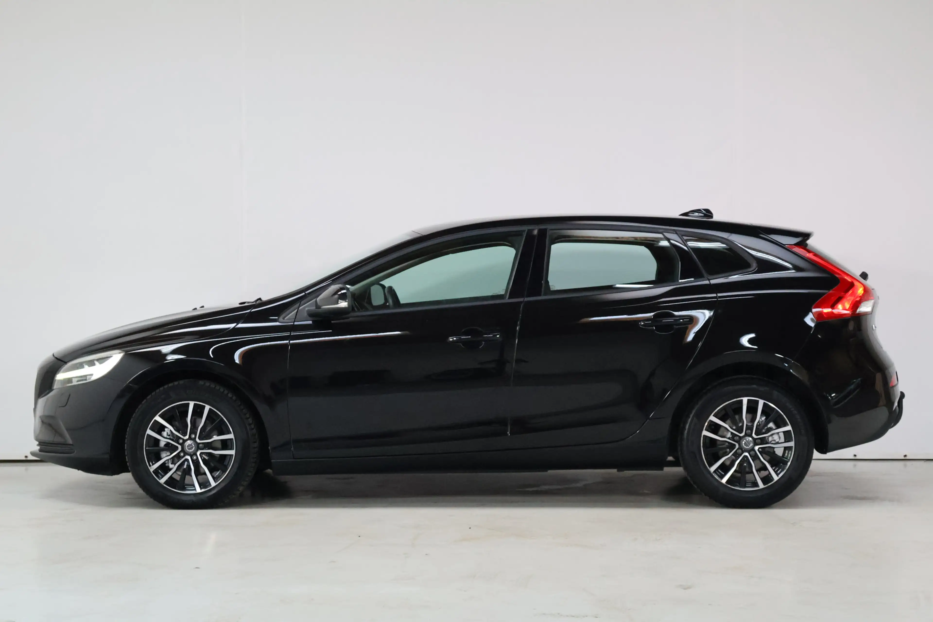 Volvo V40 2.0 D2 Kinetic | Cruisecontrole | Trekhaak | Stoel — photo 12