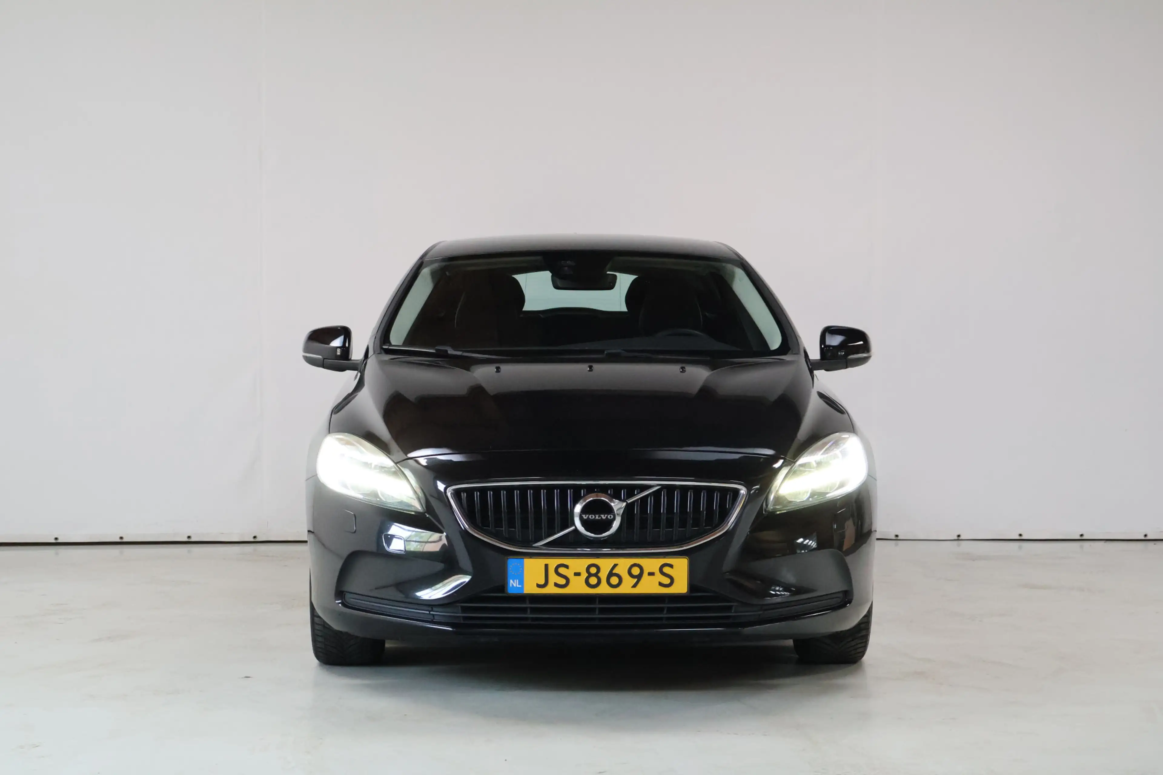 Volvo V40 2.0 D2 Kinetic | Cruisecontrole | Trekhaak | Stoel — photo 7