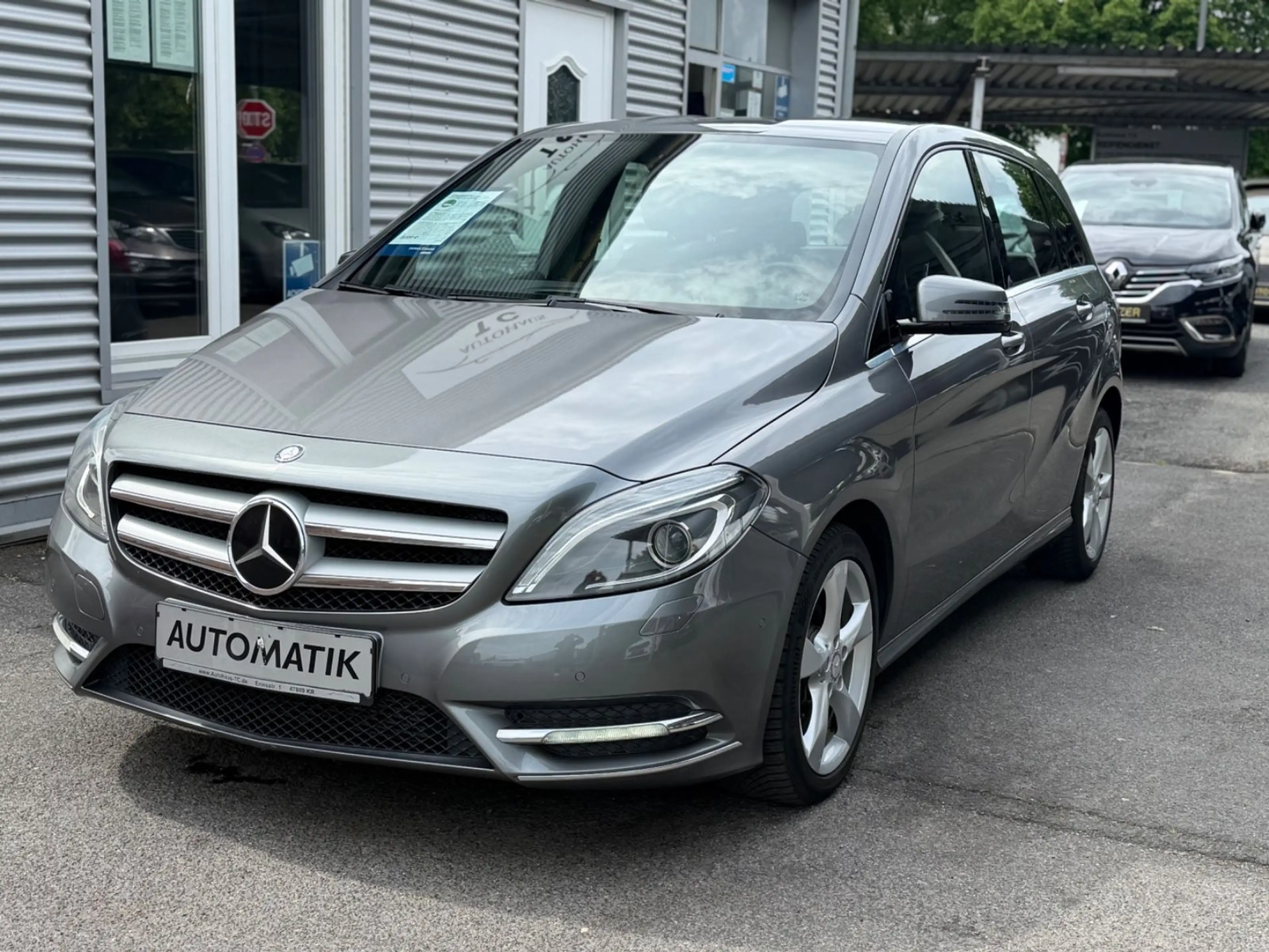 Mercedes-Benz B 180 AUTOMATIK+2.HAND+RÜCKFAHRKAMERA+BI-XENON