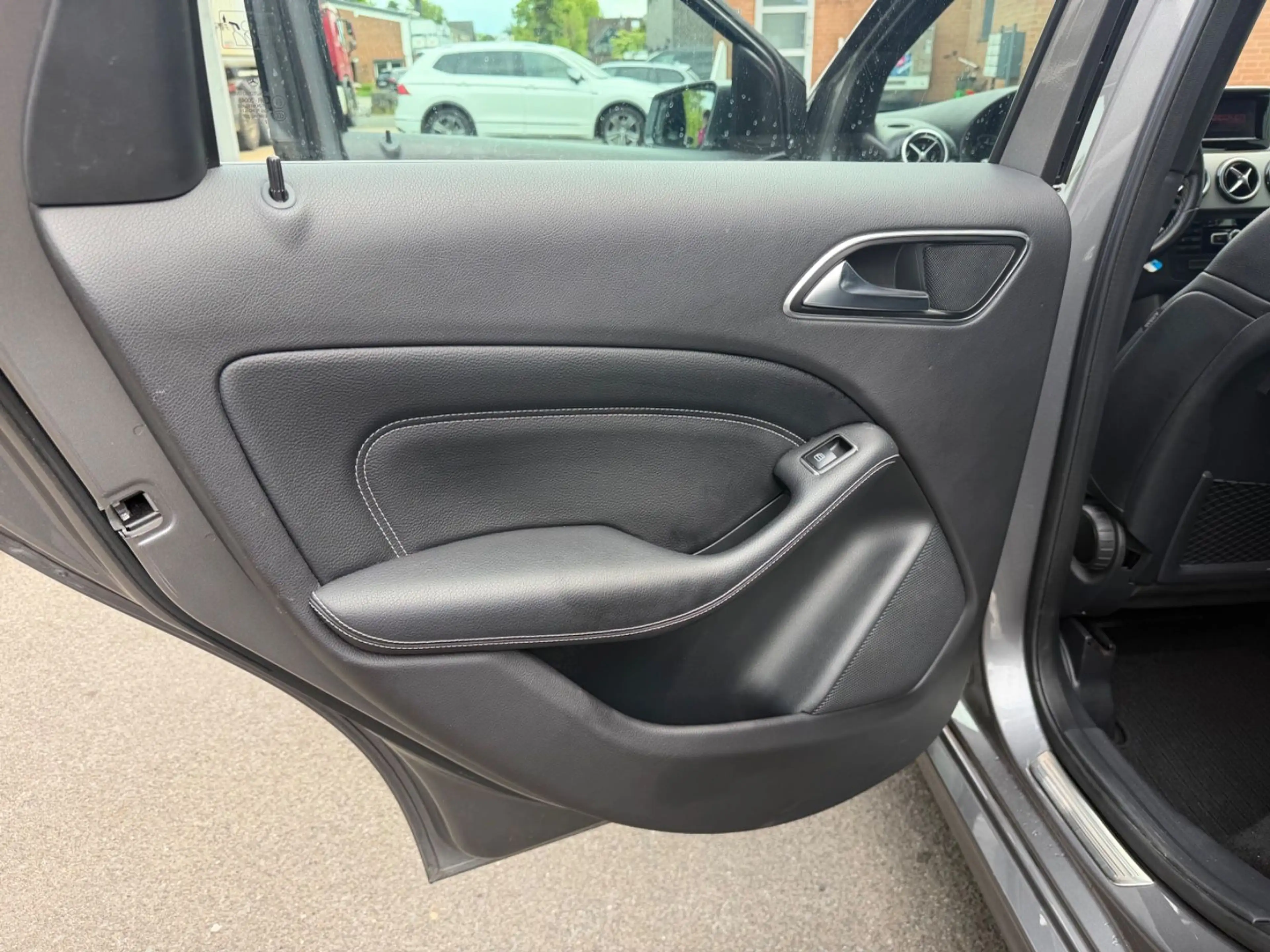 Mercedes-Benz B 180 AUTOMATIK+2.HAND+RÜCKFAHRKAMERA+BI-XENON — photo 15