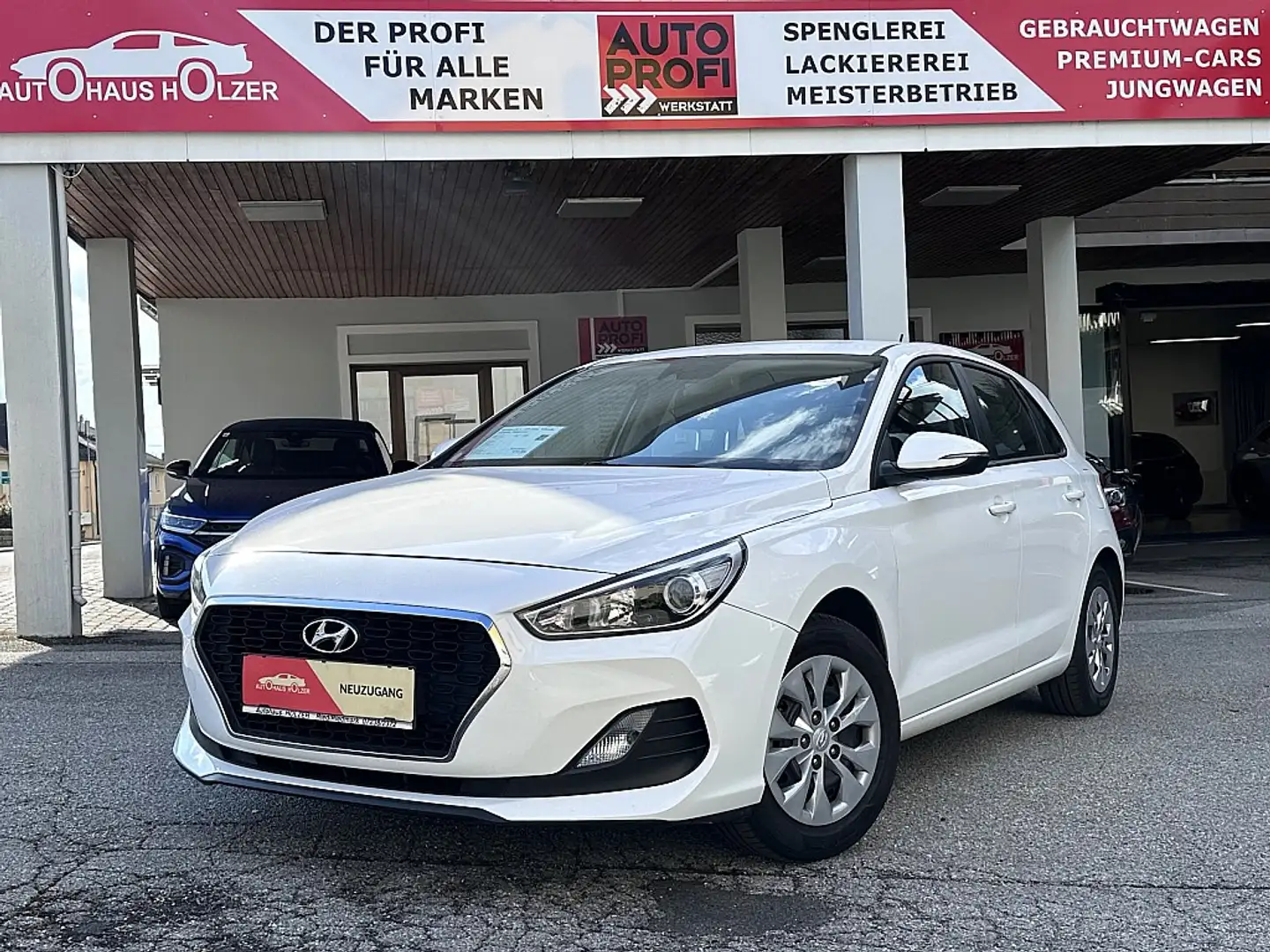 Hyundai i30 1,4 MPI Entry *1.Besitz, 8-fach, Garantie* Weiß - 1