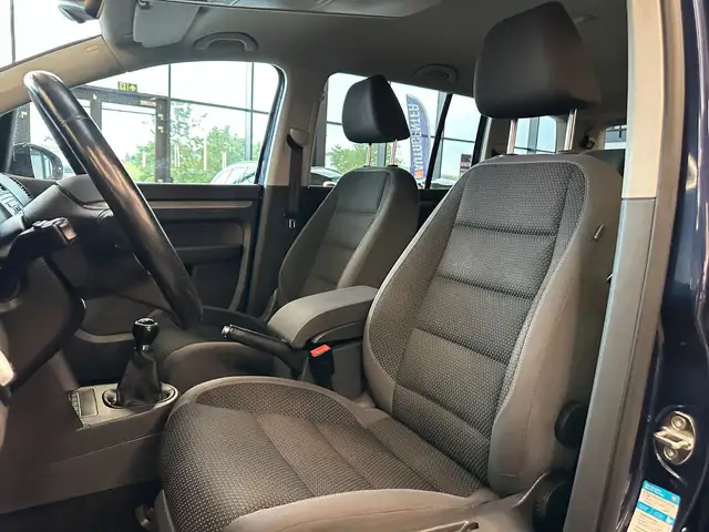 Volkswagen Touran view 9