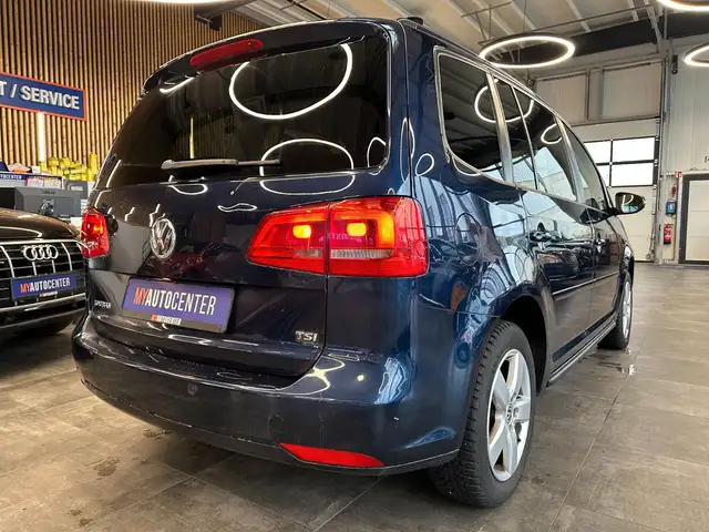 Volkswagen Touran view 2
