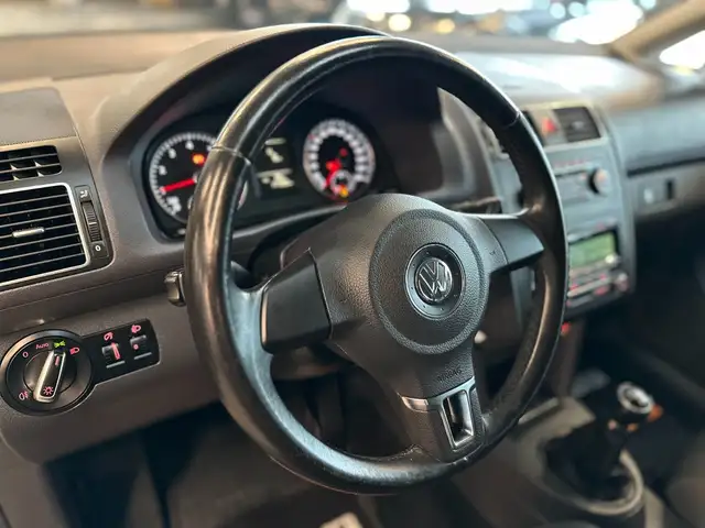 Volkswagen Touran view 13