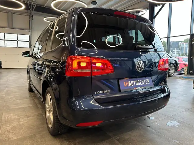 Volkswagen Touran view 5