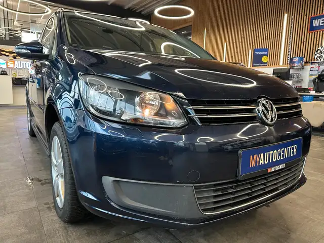 Volkswagen Touran view 3