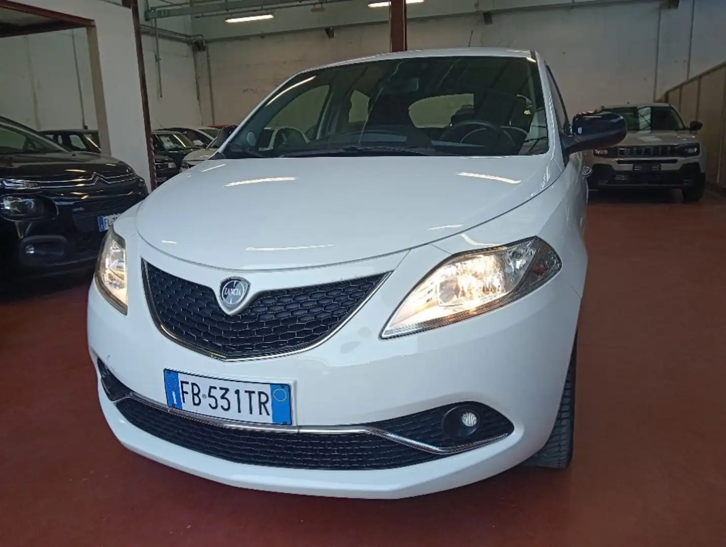 Lancia Ypsilon 1.2 69 CV 5 porte  KM 63000 Bianco - 1