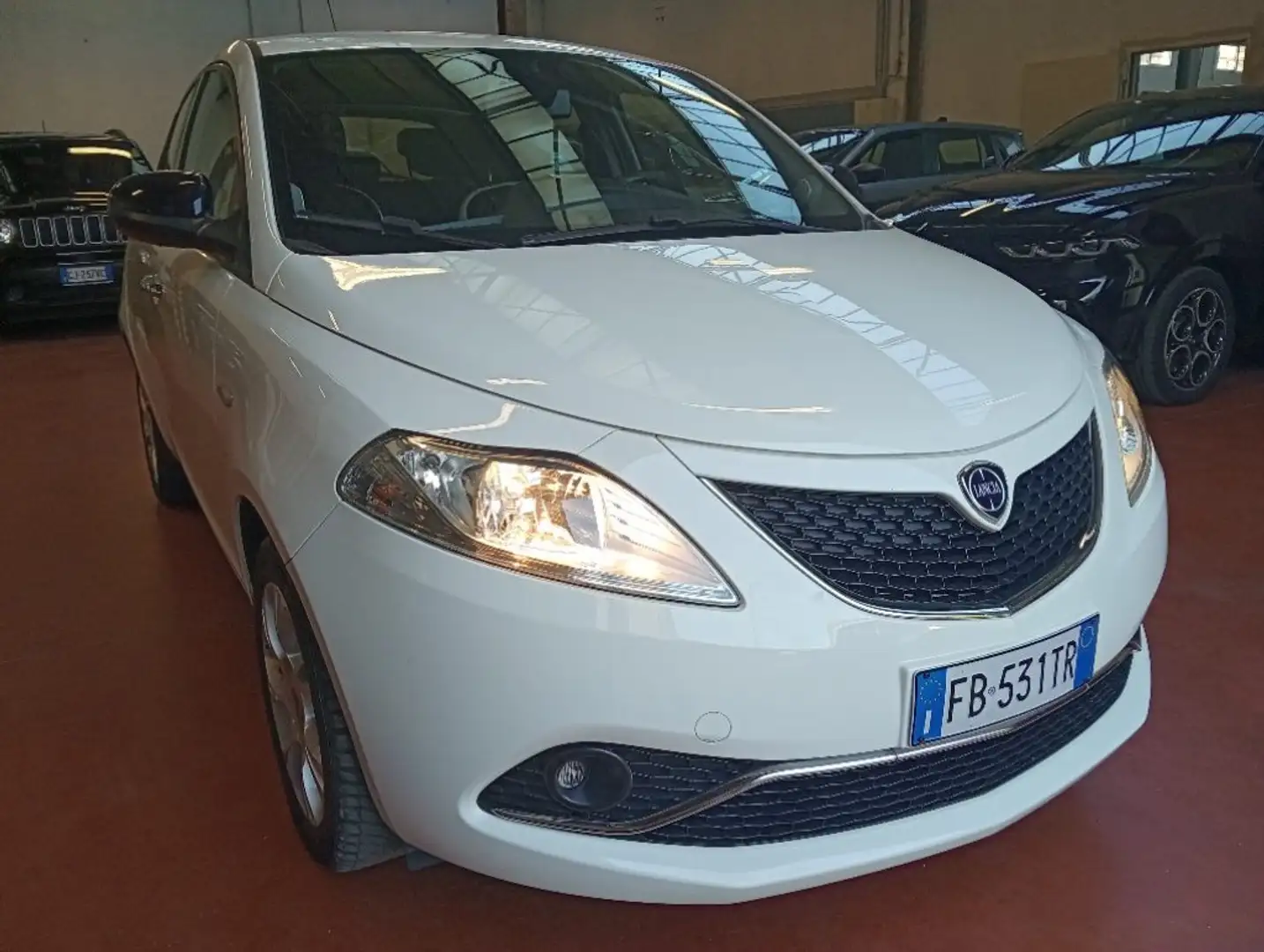 Lancia Ypsilon 1.2 69 CV 5 porte  KM 63000 Bianco - 2
