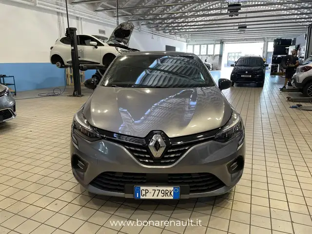 Renault Clio view 2