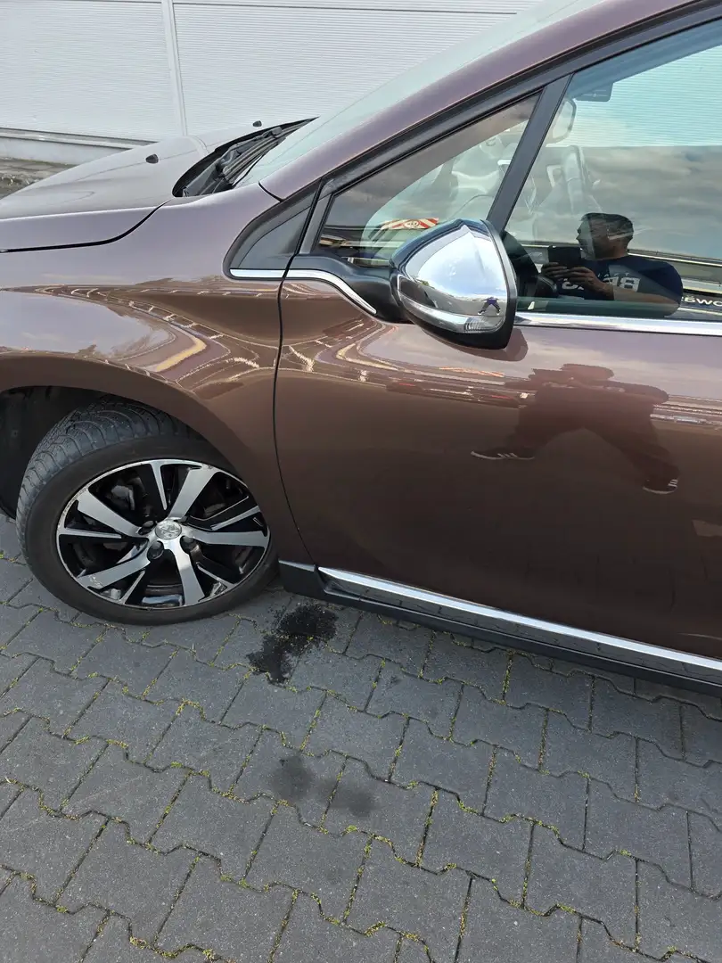 Peugeot 2008 2008 e-HDi FAP 115 STOP Braun - 1
